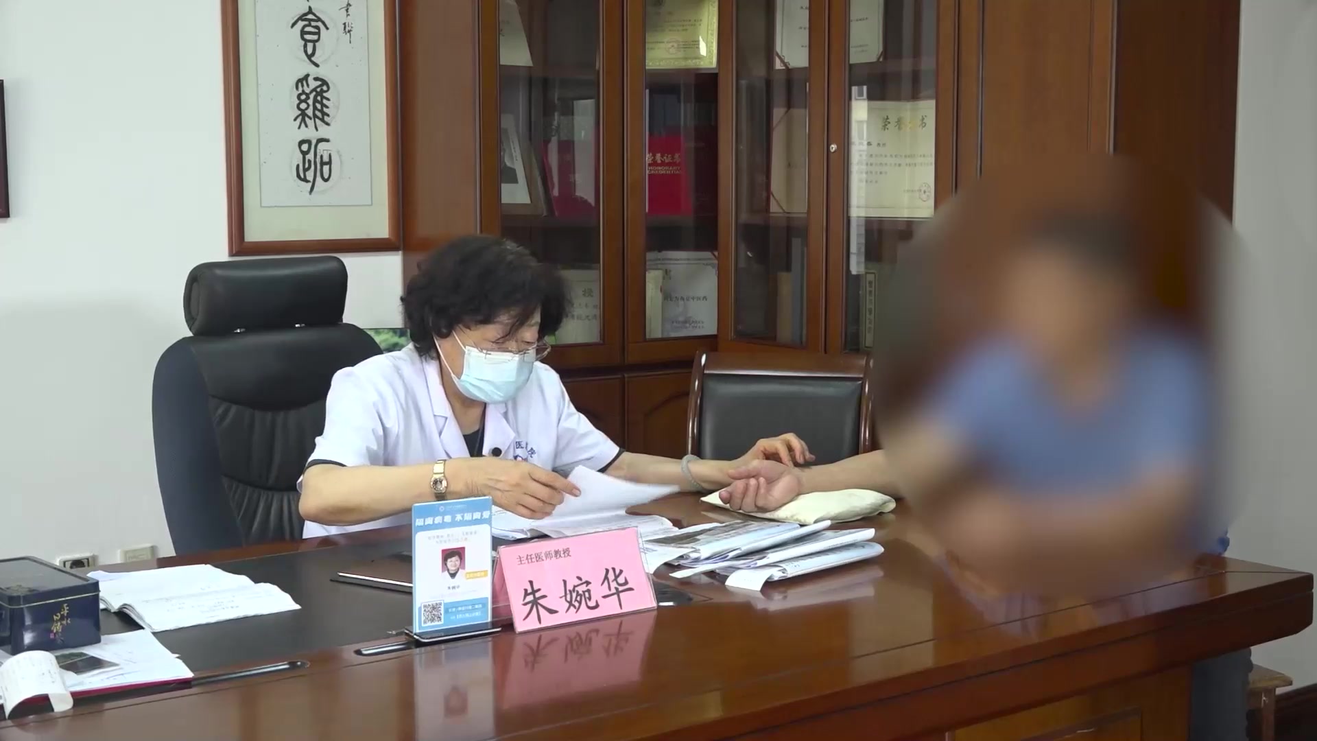 痰浊阻肺：70岁肺癌患者痰白难咳的针灸推拿排痰法