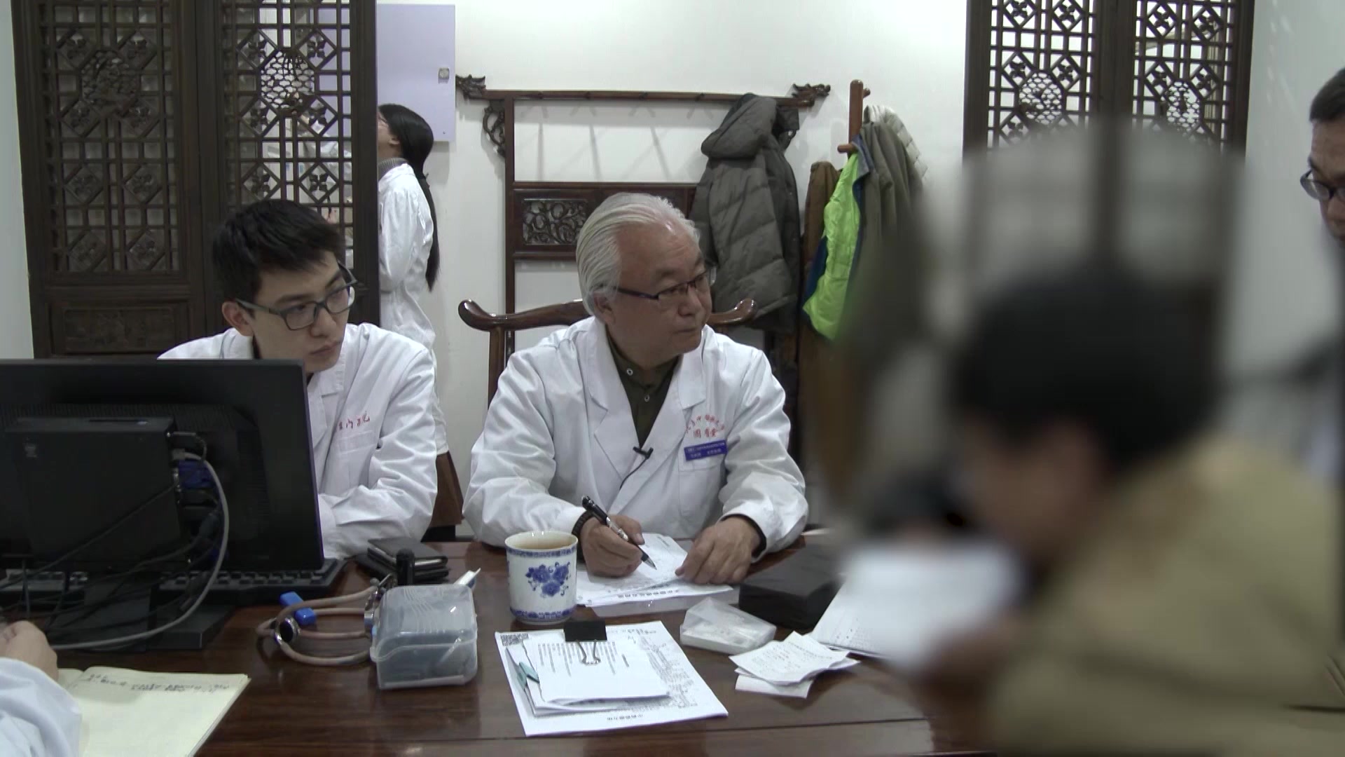 下焦瘀热气机失调：69岁患者感冒后尿痛小腹坠胀的清热化瘀法