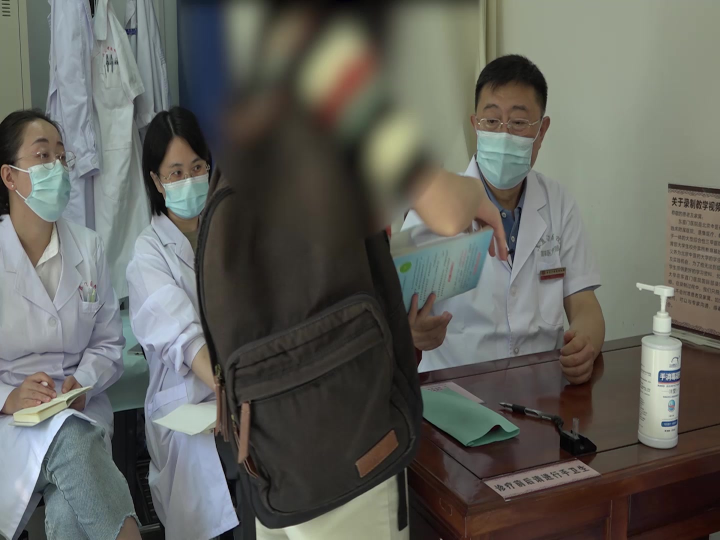 血热内蕴肠燥津亏：33岁女性银屑病好转期便秘的清热凉血润肠法