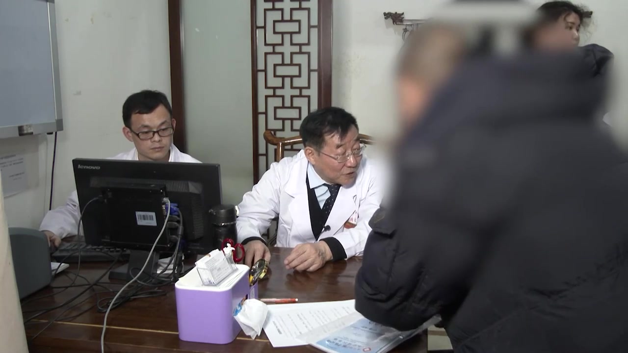肾虚肝郁脾虚湿阻：62岁腰痛伴腿麻夜尿多的针药并治