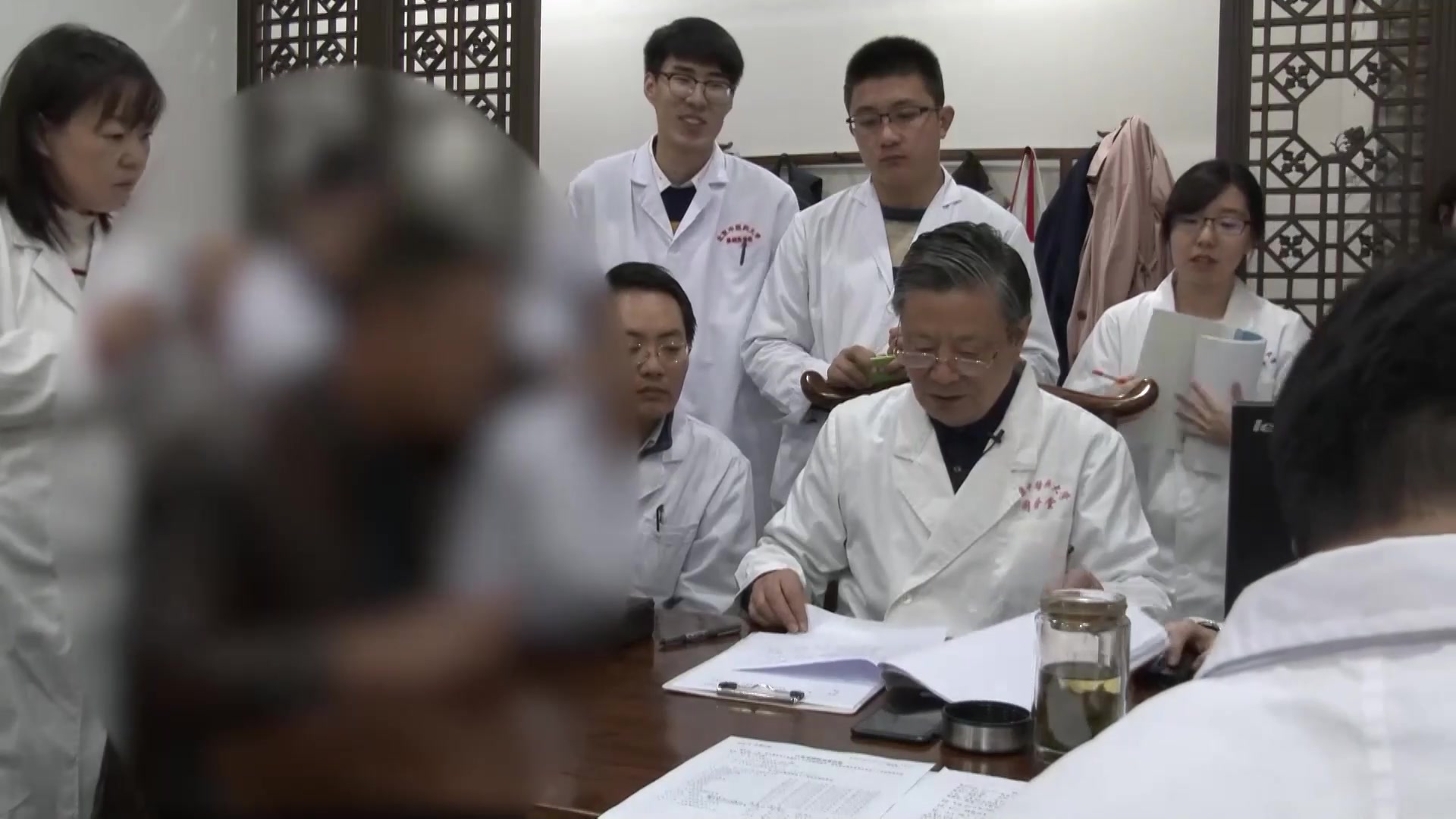 湿热下注：36岁男性尿频尿等待复诊的清热利湿辨治