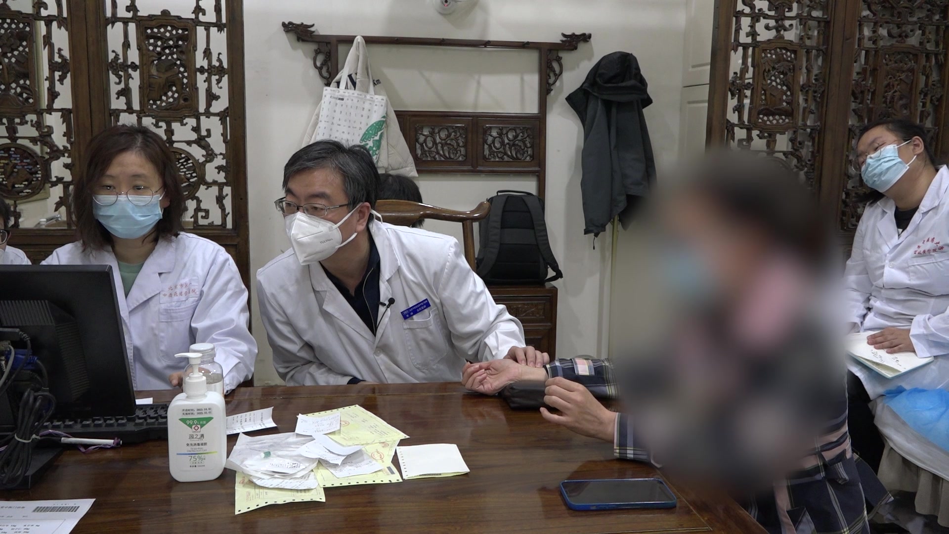 脾虚湿热肾气不固：53岁女性失眠复诊的健脾清热固肾法