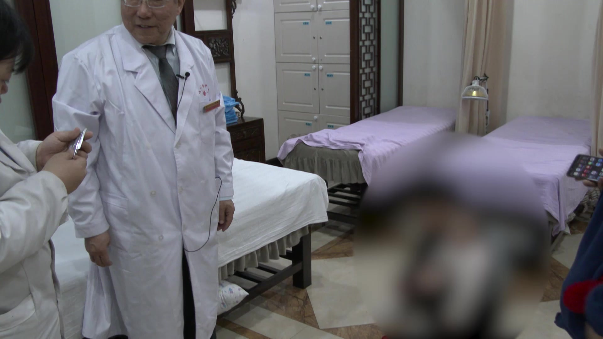风邪袭络脾肾不足：1岁男童面瘫的面部浅刺与捏脊益肾法