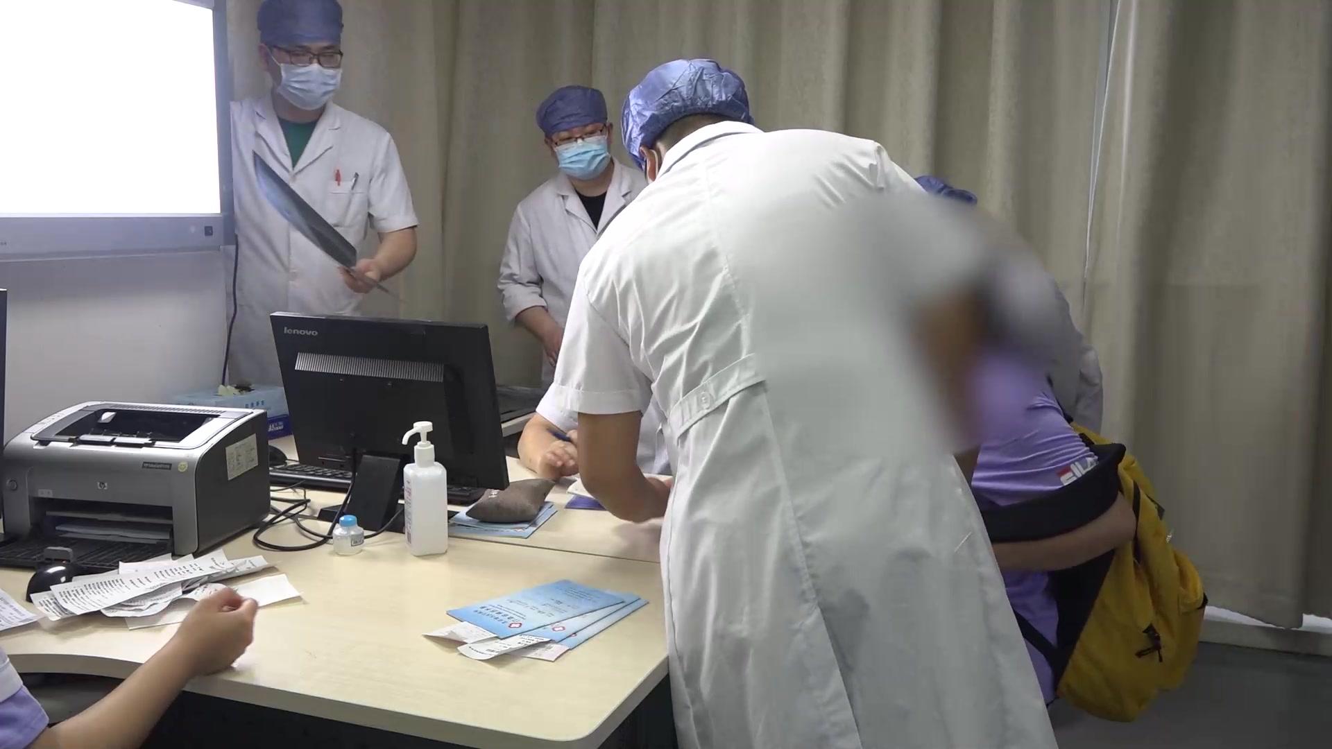 股骨头坏死术后康复管理：50岁女性髋关节注射维持与步数控制