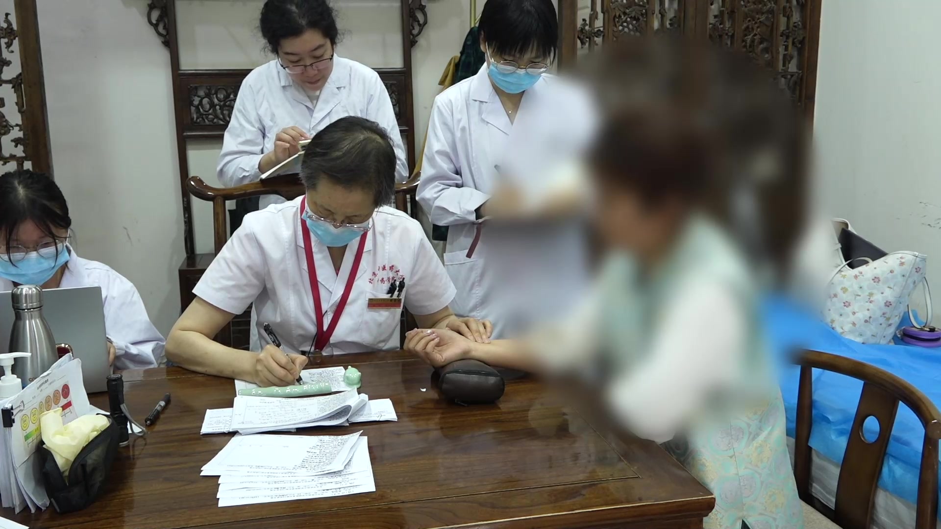 肝郁气滞血瘀：34岁女性头痛失眠好转后胸颈痛之疏肝通络法