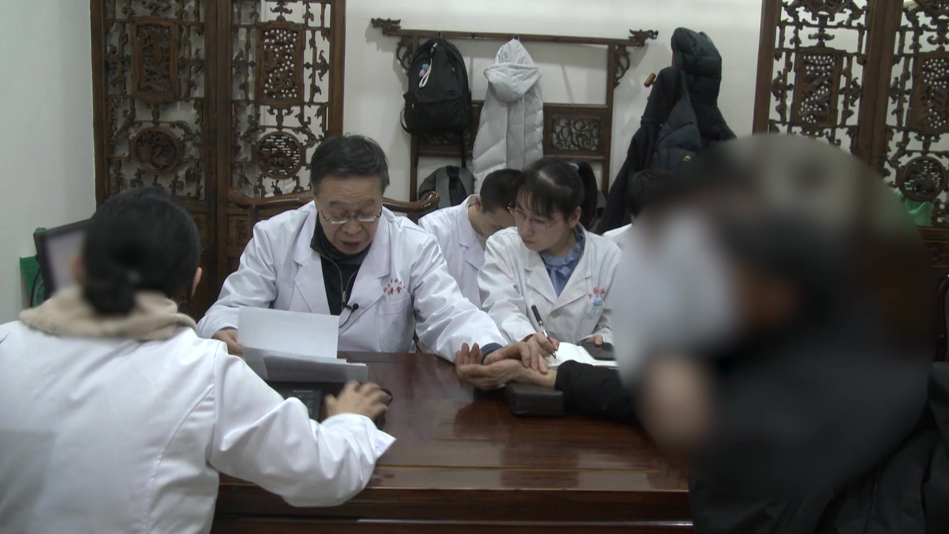 膜性肾病蛋白尿伴腰痛：清热通络法的加减应用