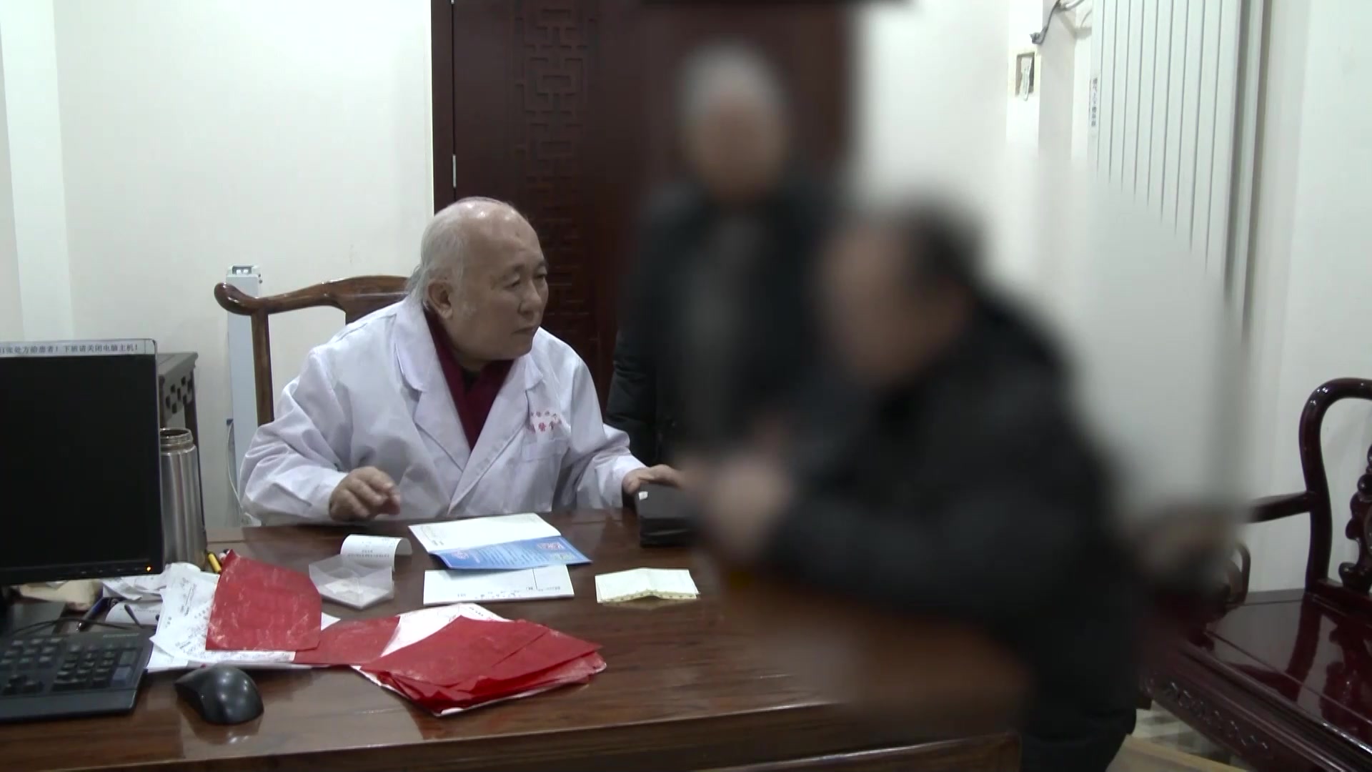 胃热炽盛湿困中焦：74岁男性口干口苦便秘的清胃泄热法