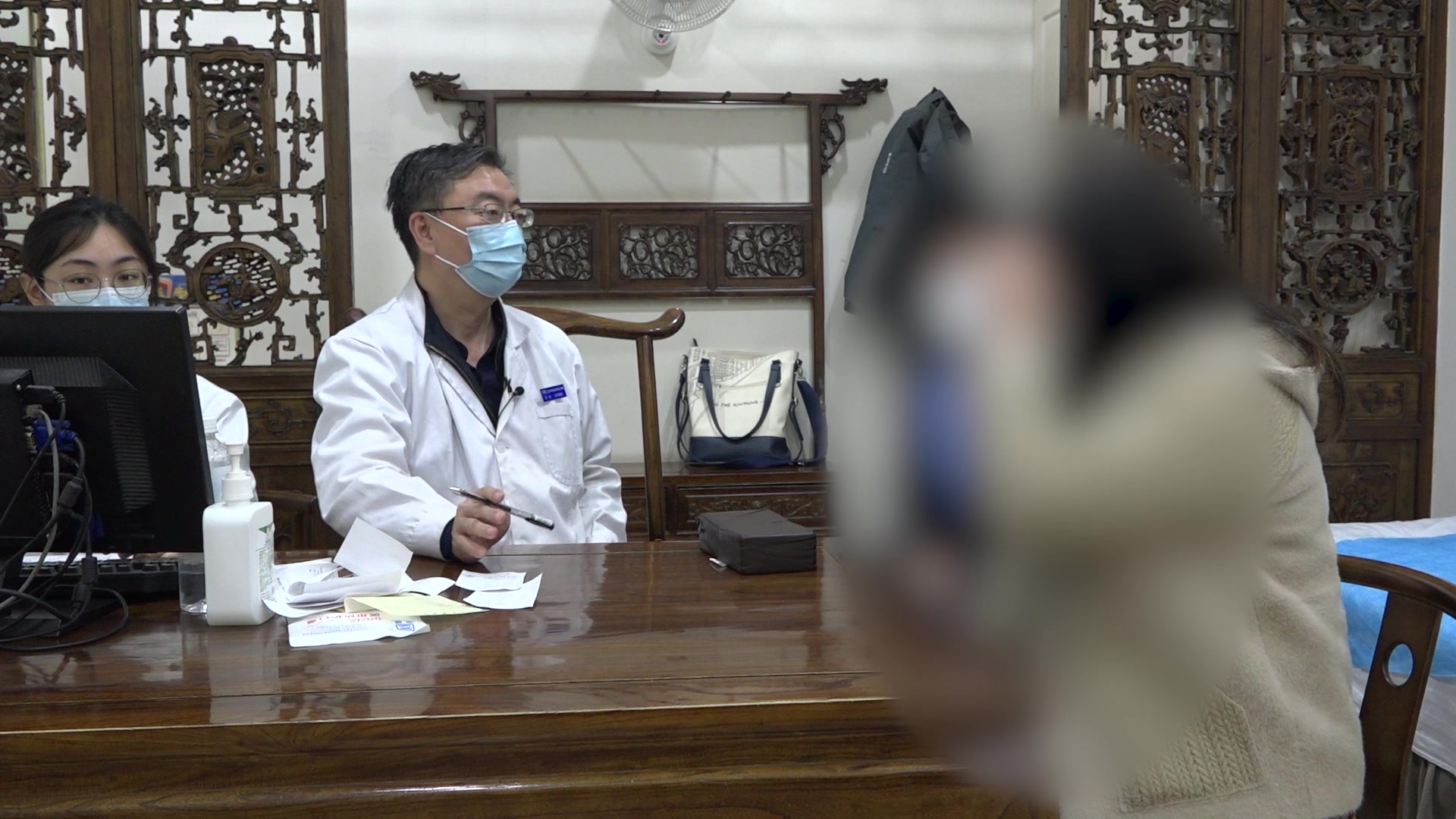 肝郁脾虚冲任失调：19岁女大学生胃胀痛经伴肥胖的疏肝健脾调经法