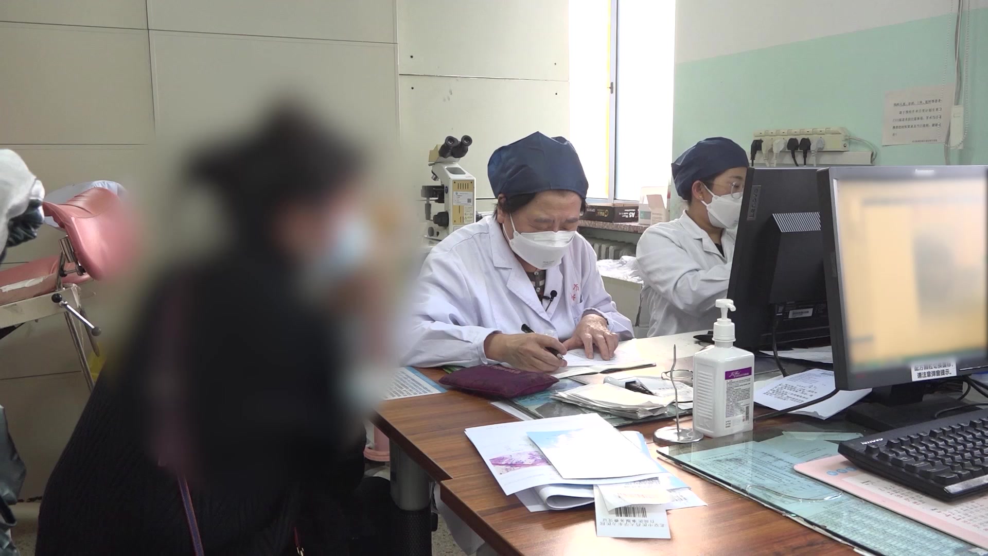 肝肾阴虚证：51岁围绝经期面部潮红失眠的滋阴清热安神法