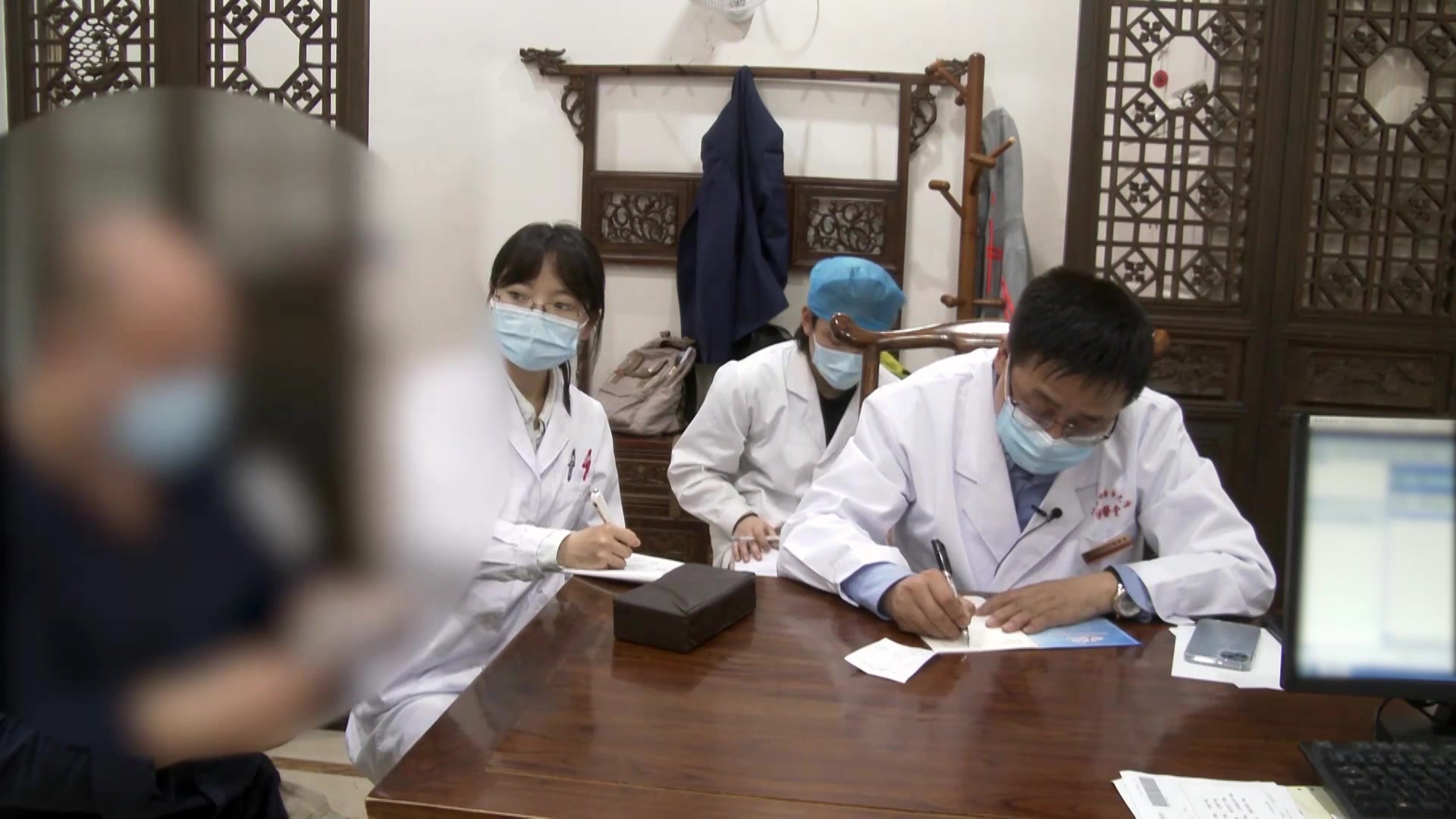 脾肾亏虚湿浊痹阻：41岁男性蛋白尿痛风反复发作的中医辨治思路