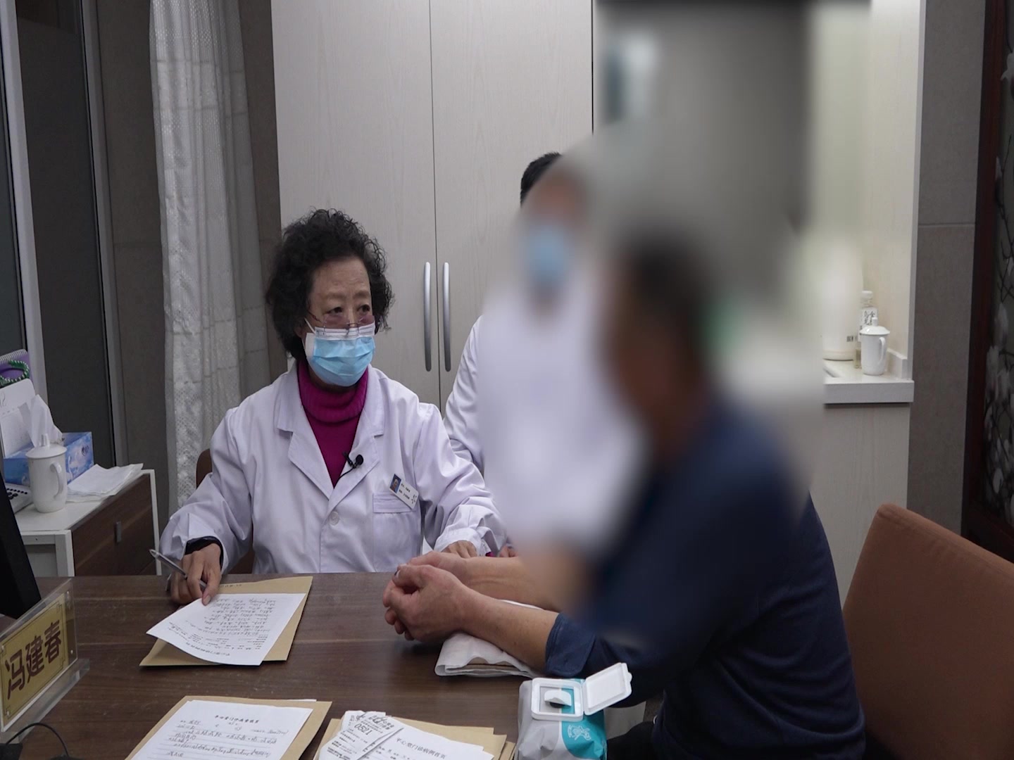 精血亏虚肝胆湿热：66岁男性脑鸣伴反酸手麻的中医调治