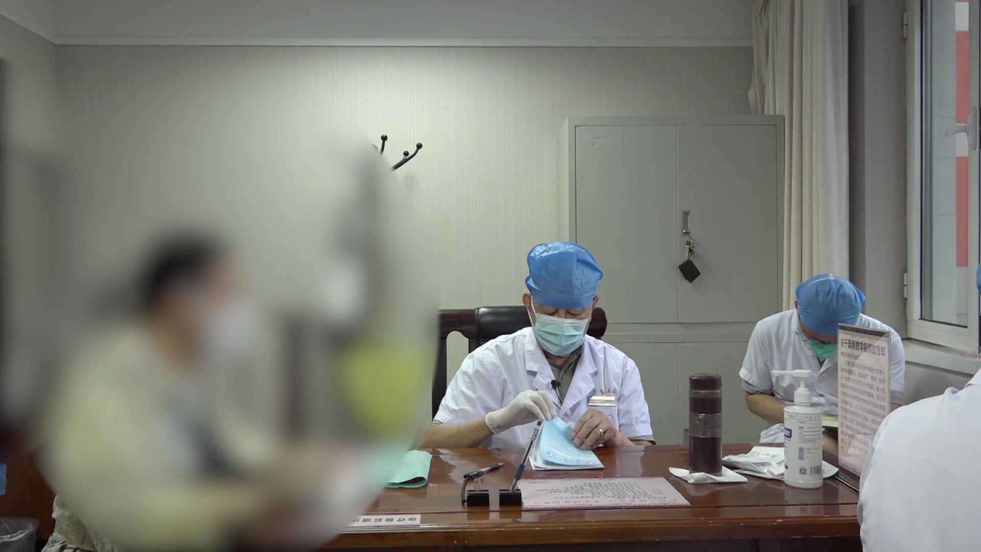 脾虚湿热胃气上逆：52岁女性术后胃痞反流9月余的中药调理