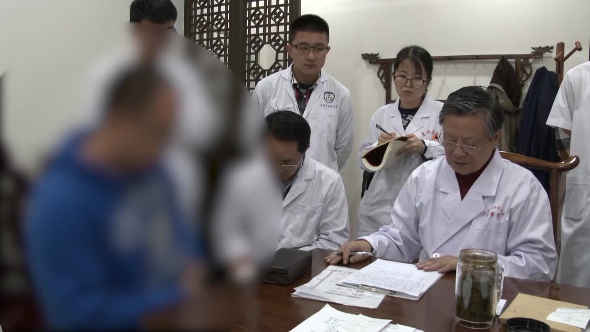 痰气交阻肺胃不和：30岁男性咳嗽咽痒伴反流的降逆化痰法