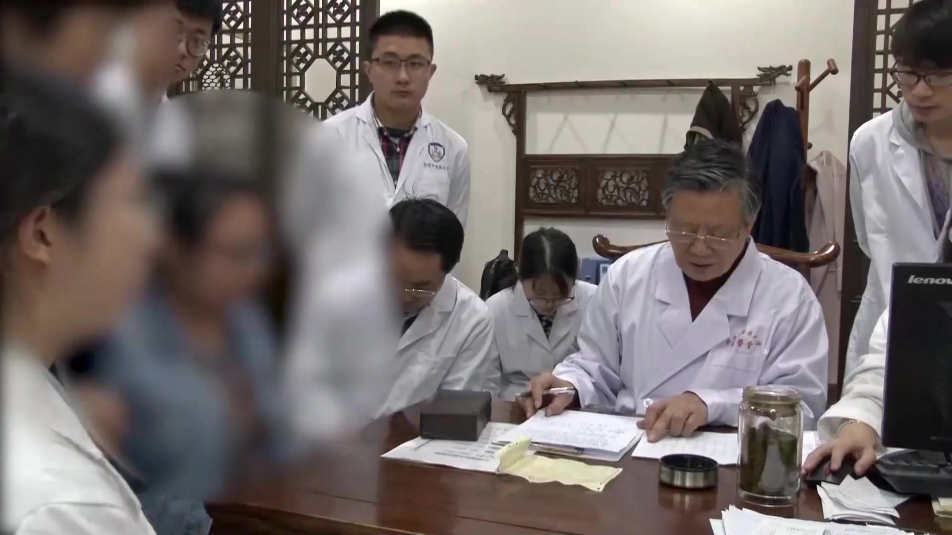 肥胖症：26岁女性体重顽固不降的心理疏导与慢病管理