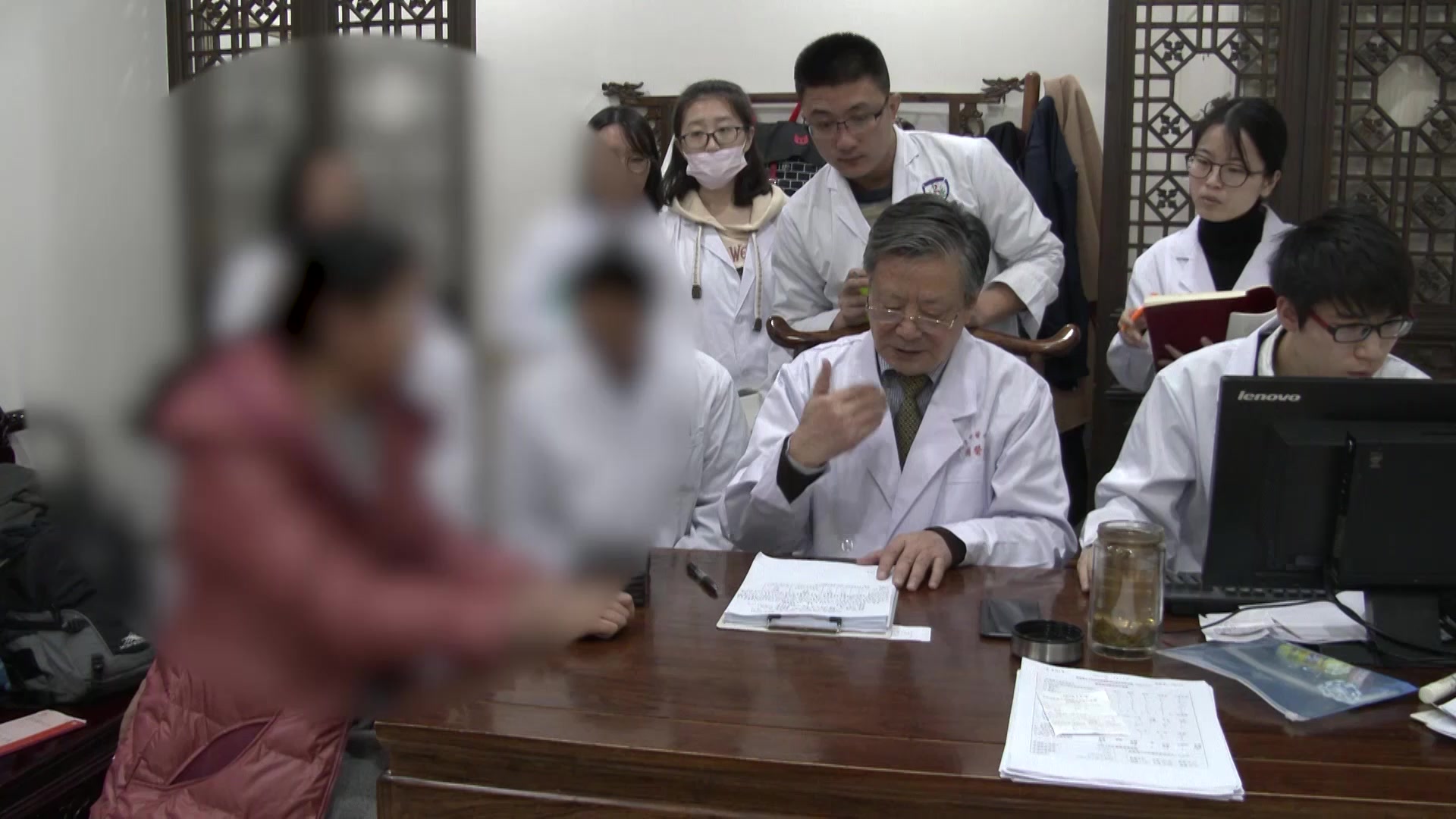 肺失宣降痰阻气道：29岁女性哮喘急性发作的中药平喘与激素减量法
