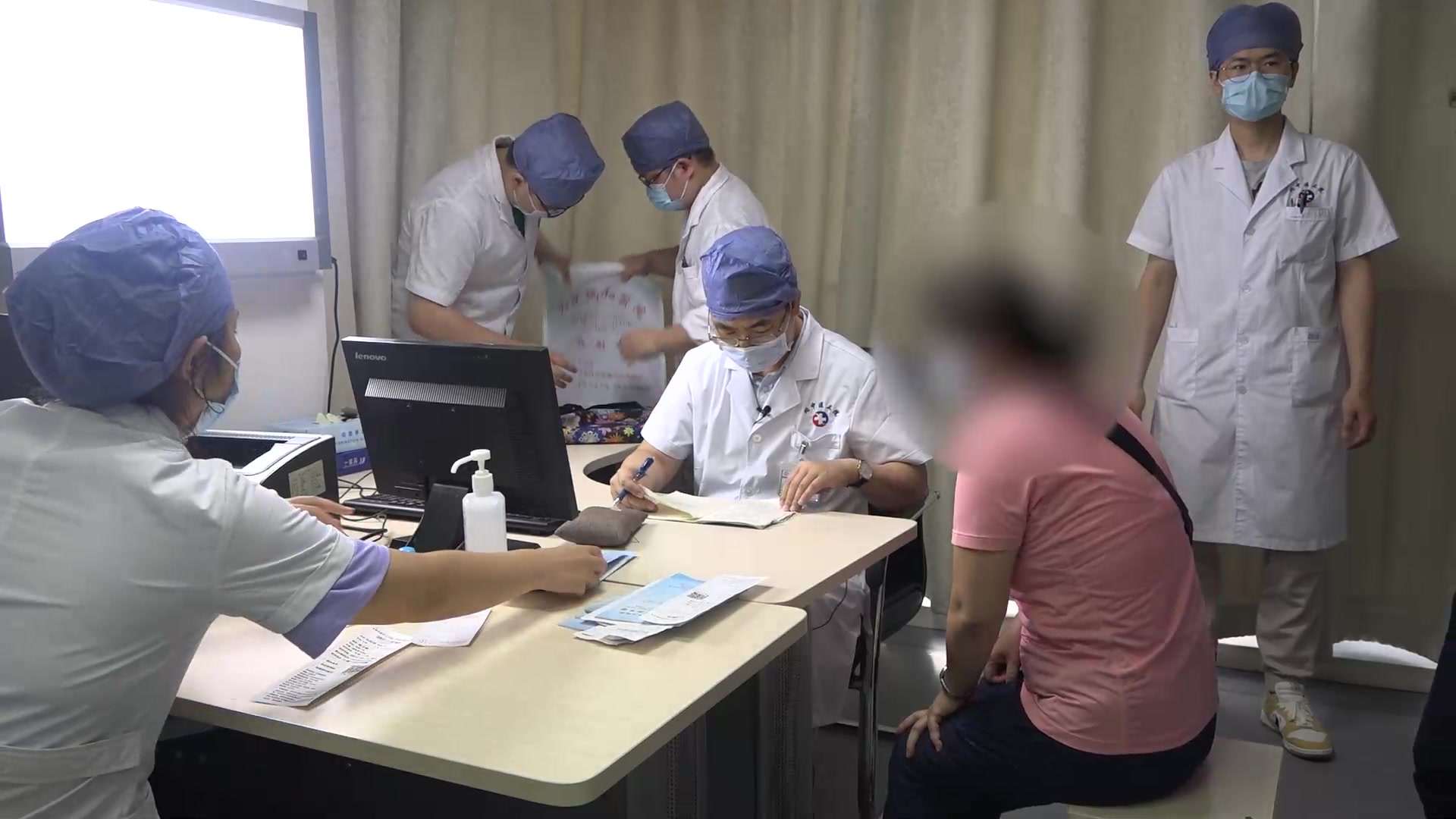 气滞血瘀：49岁女性激素性股骨头坏死左腿活动受限的活血通络法