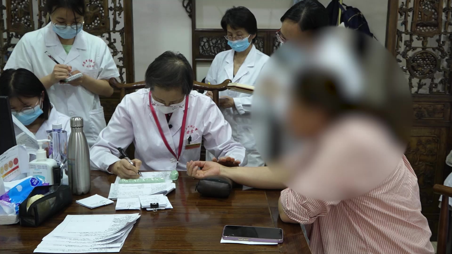 肾虚血瘀证：51岁女性腰痛2年遇冷加重的补益疏通法
