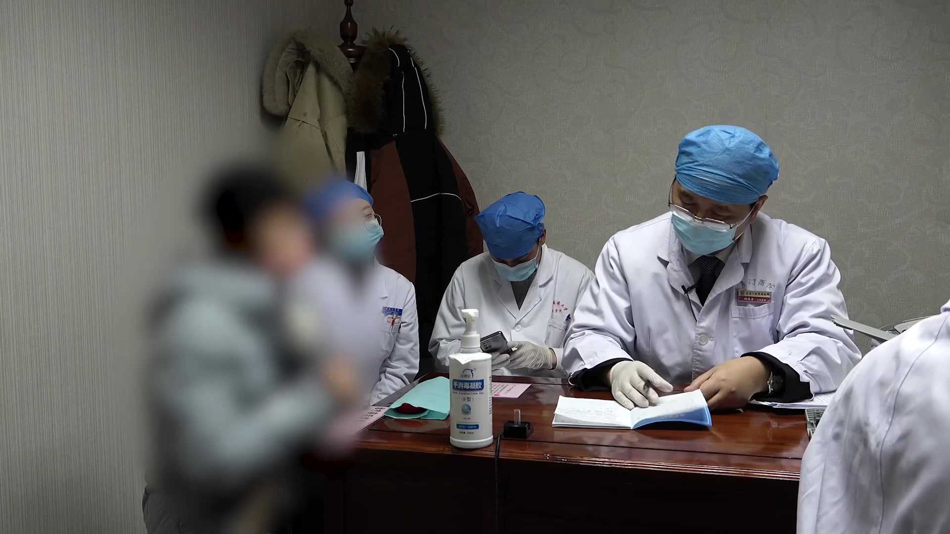 阴虚火旺兼阳虚：47岁IgA肾病女性高血压盗汗牙痛的清火降逆与用药安全指导