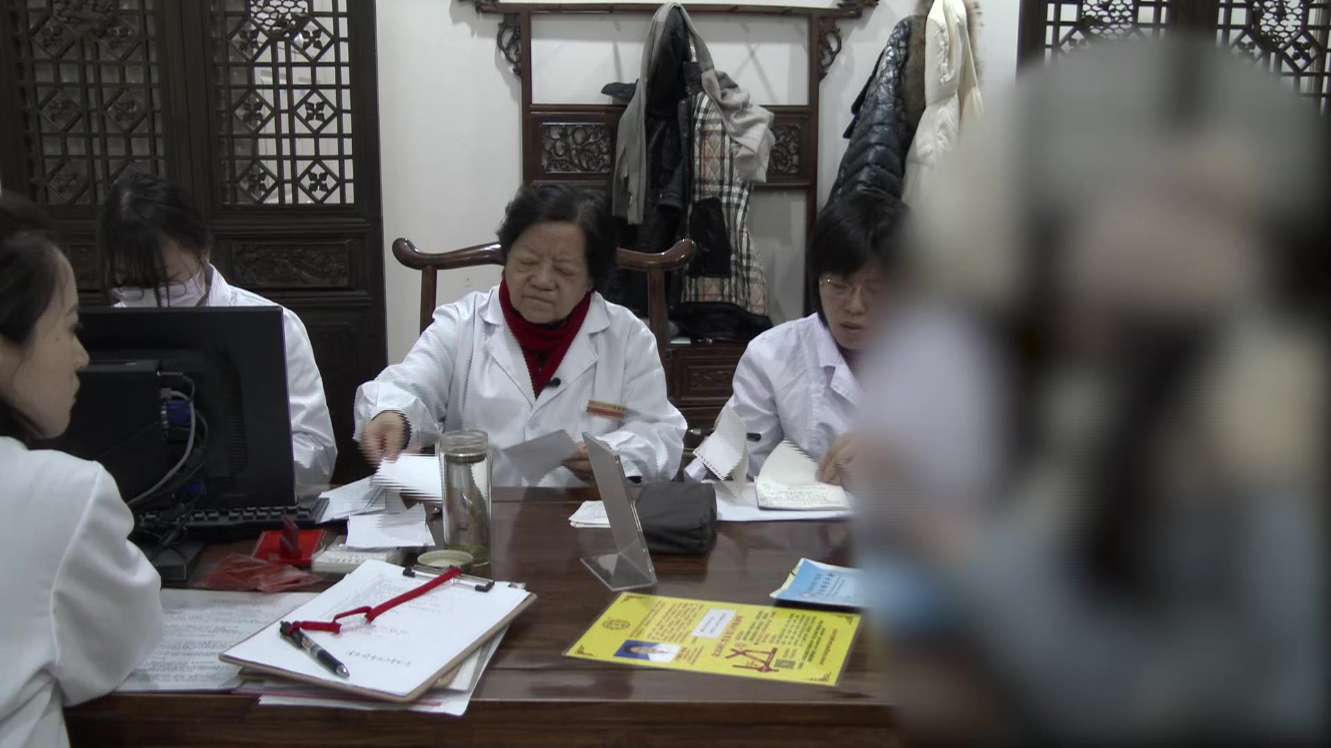 冲任不调：18岁少女闭经4个月伴月经稀发的中药调治与饮食指导