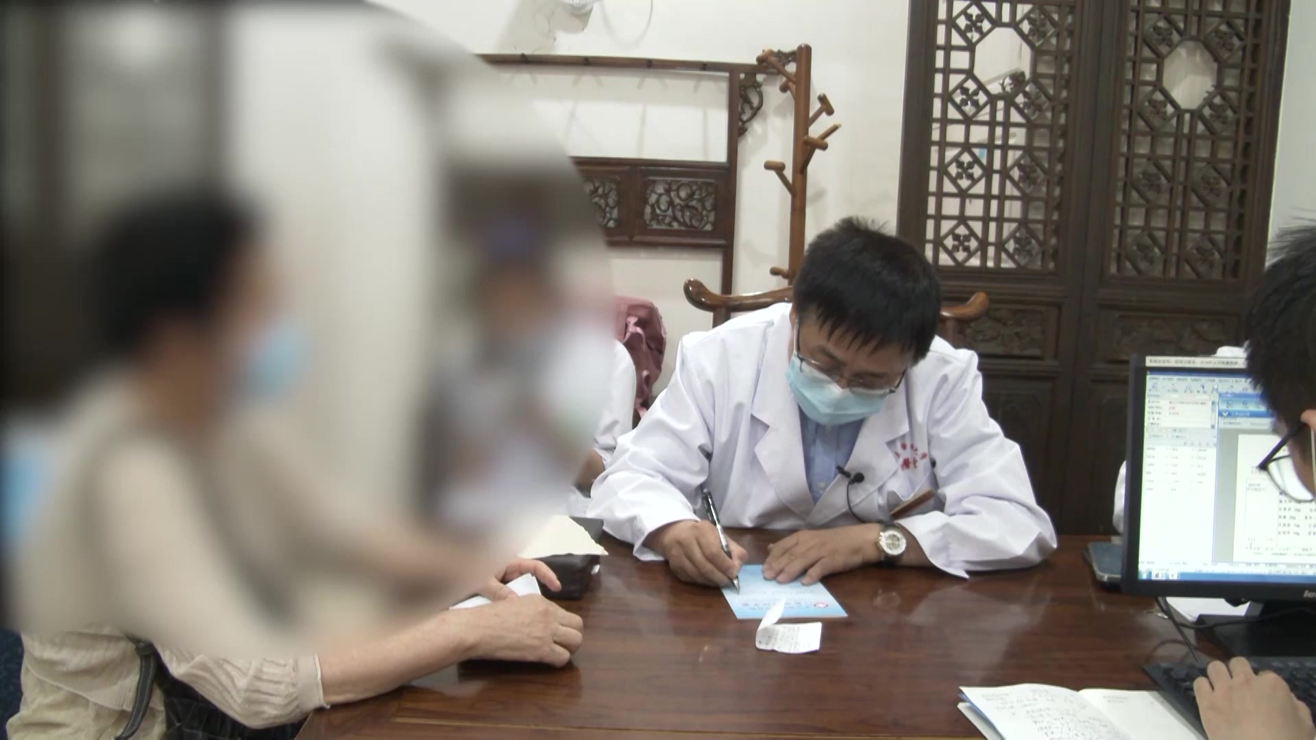 肝郁脾虚痰瘀互结：65岁女性桥本甲减伴手癣的疏肝健脾散结法
