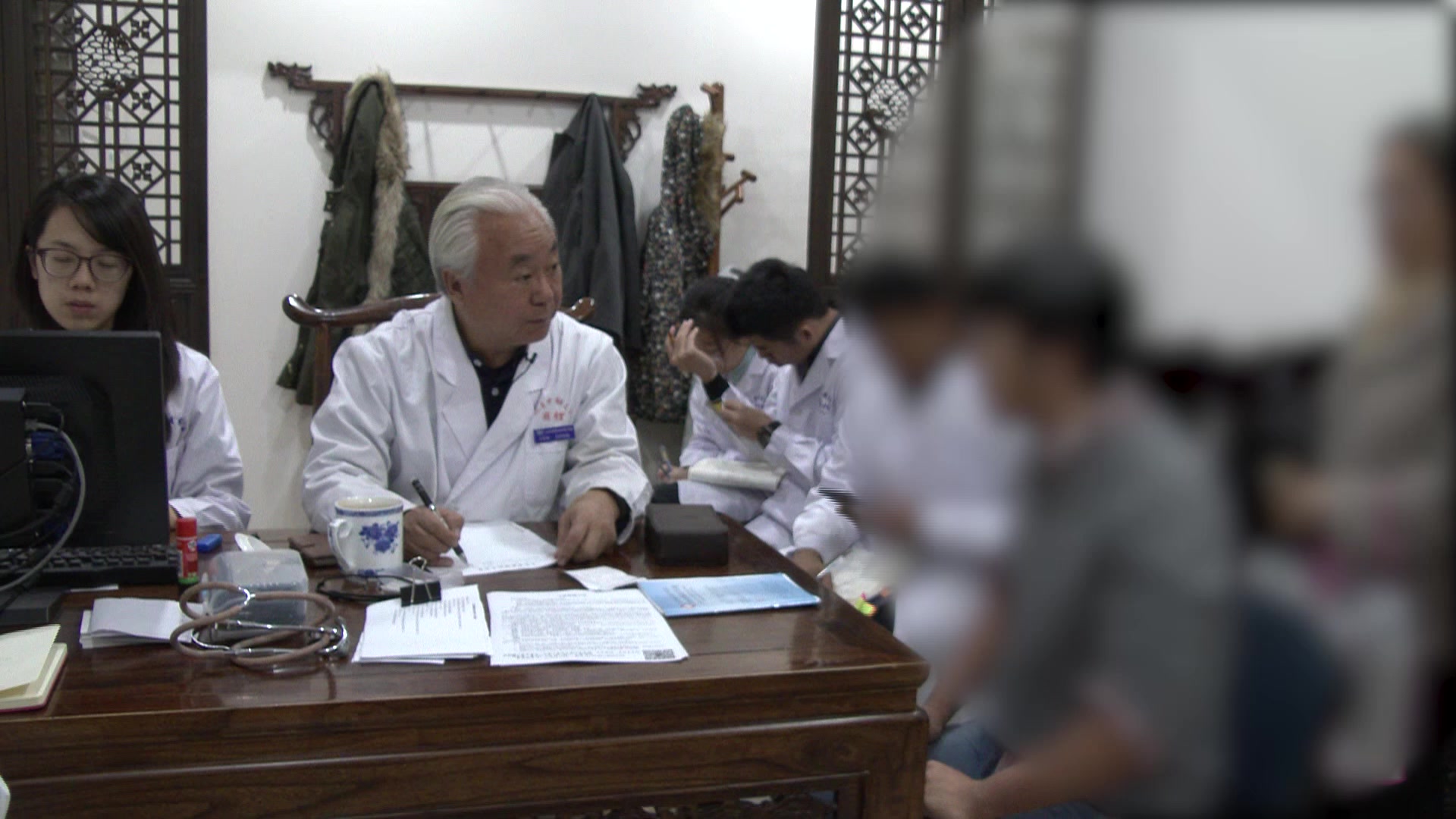 肝胃不和胃气上逆：24岁程序员呃逆食道异物感的疏肝降逆法