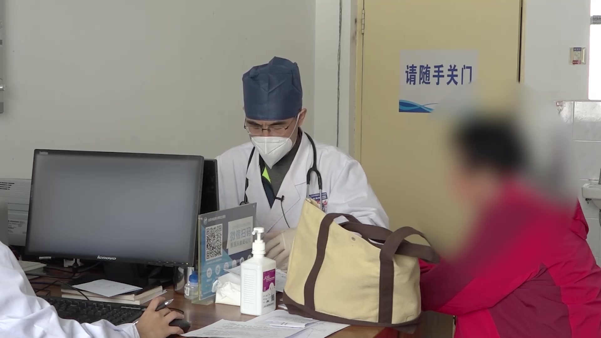 表邪内饮扰心：66岁女性心悸伴后背发凉的解表化饮安神法