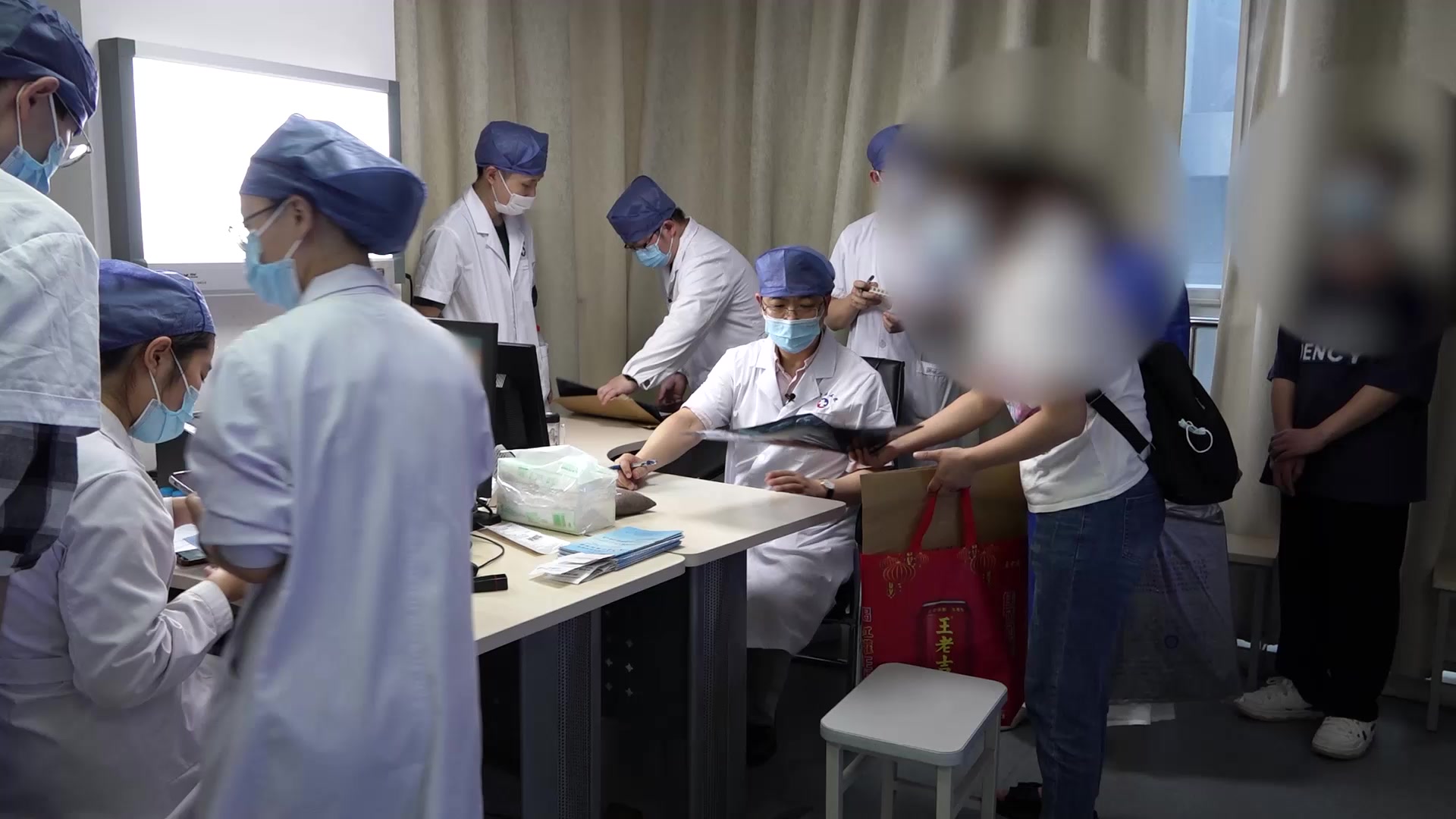 分期论治促骨愈：17岁青少年股骨头病变的保守治疗决策