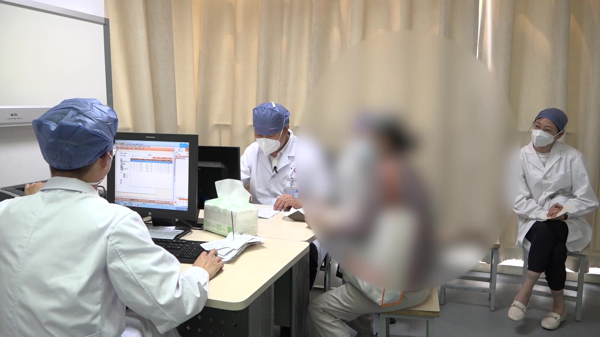 脾虚寒热错杂：69岁女性支气管扩张伴胃痞胸闷的半夏泻心汤加减治疗