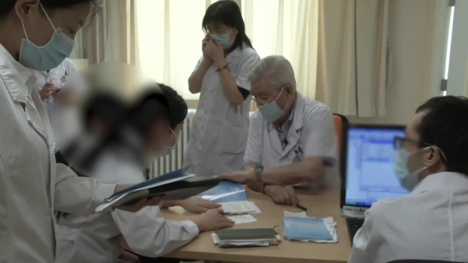 风邪犯肺气道挛急：66岁女性间质性肺炎喘憋干咳的疏风宣肺解痉法