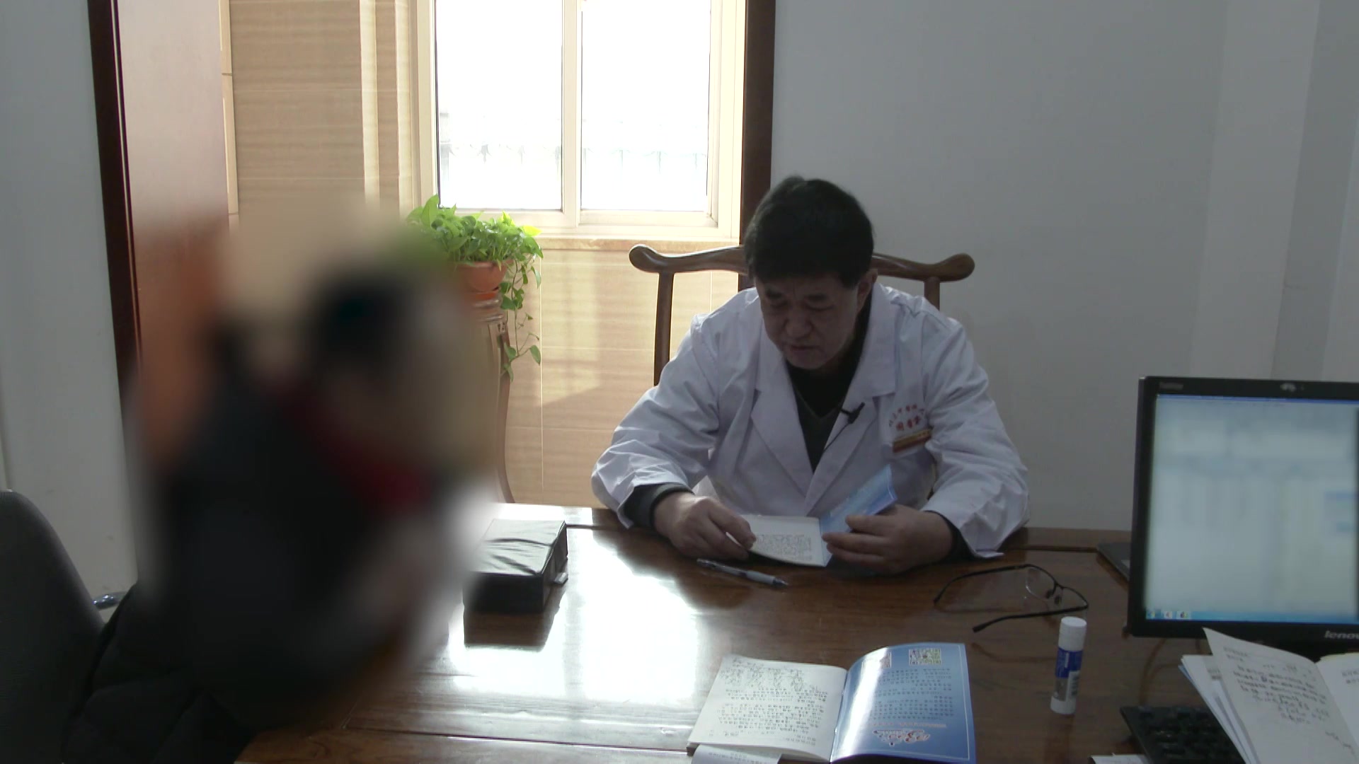 湿热内扰心神：45岁女性情志诱发失眠的清热化湿安神法