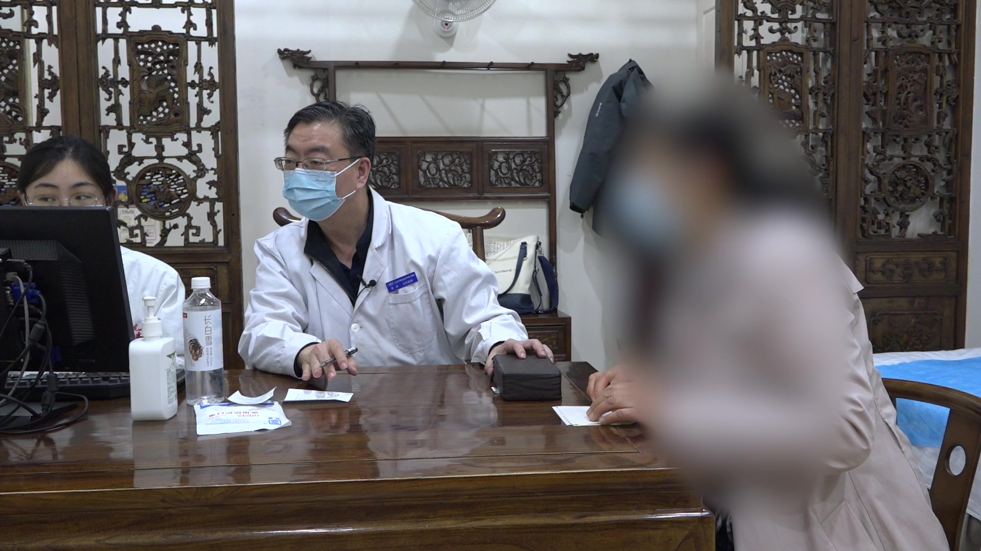 肝郁痰热扰心：52岁女性更年期入睡困难伴心慌的疏肝化痰安神法