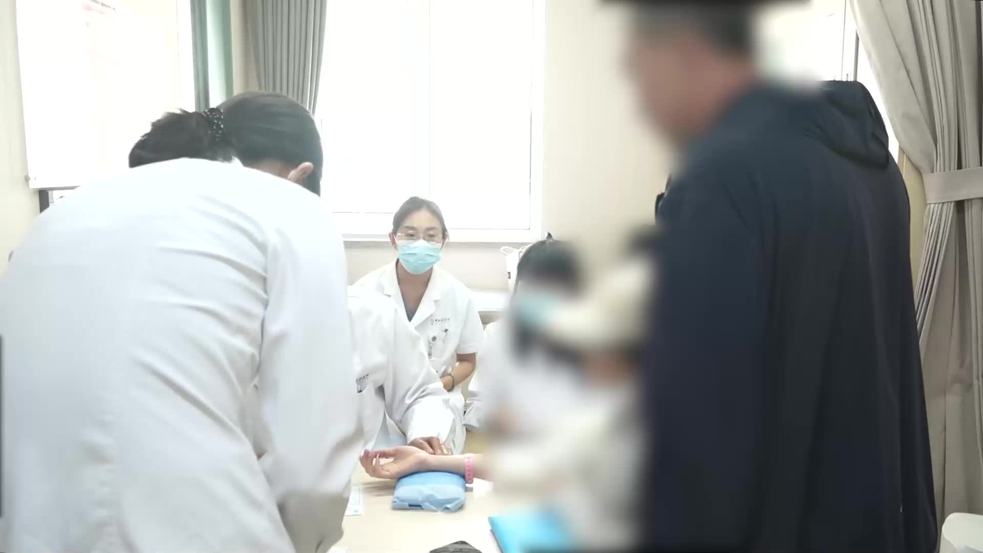 风热化火痰瘀阻窍：32岁血管炎患者鼻窦炎肺空洞的清上蠲痛排脓法
