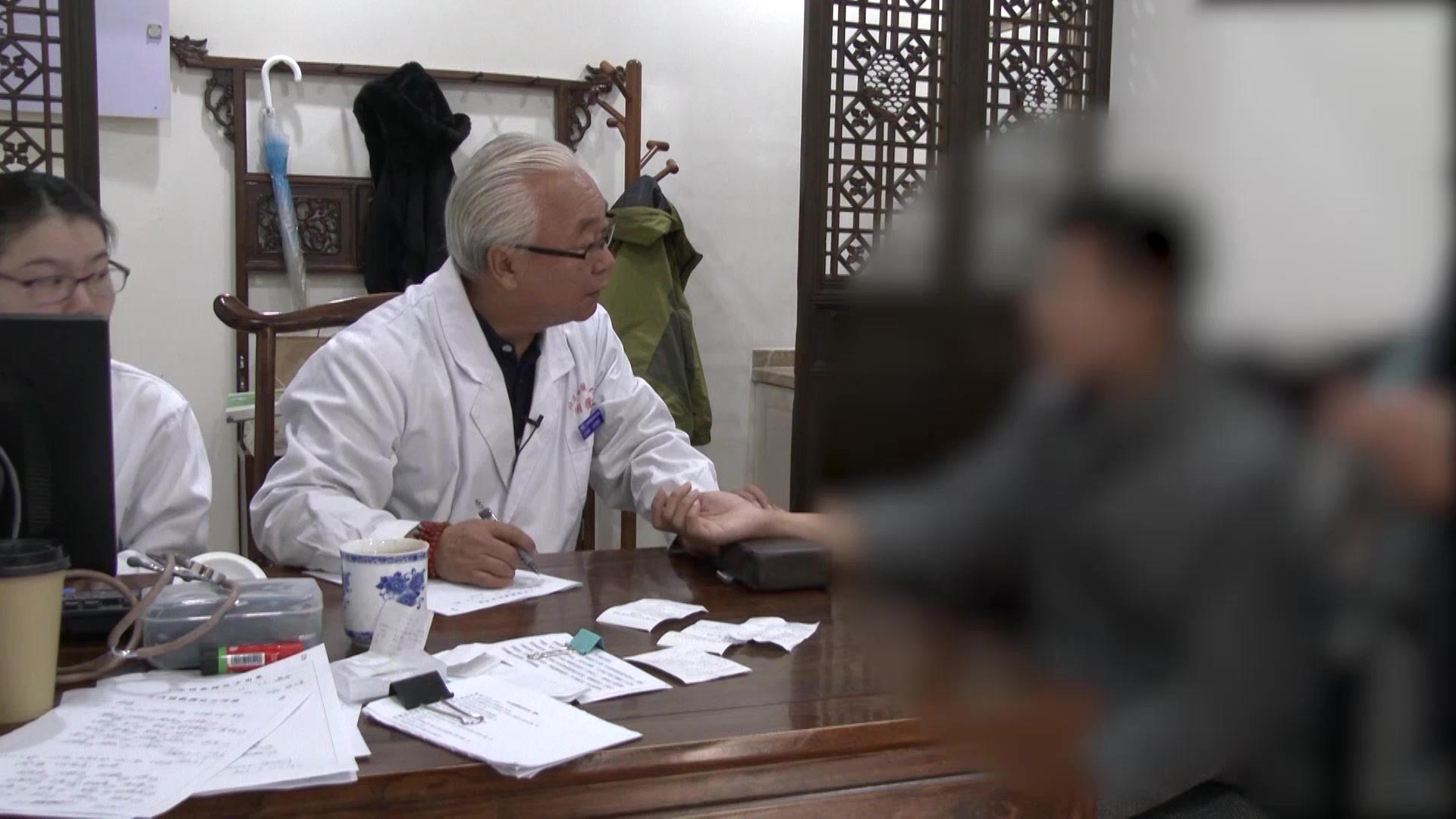 脾胃虚寒：20岁男生脐周疼痛遇凉腹泻的脘腹蠲痛汤温中行气治疗