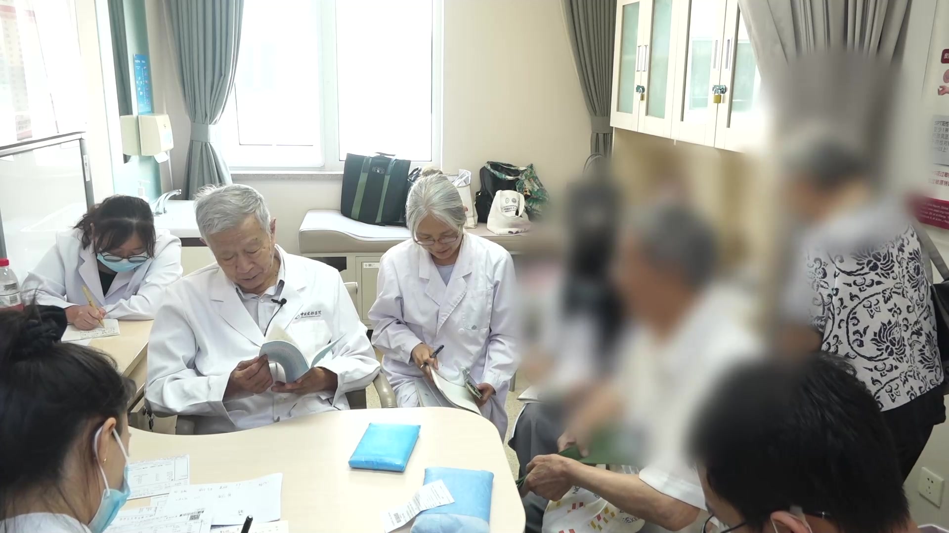 阴虚火旺：87岁冠心病血尿患者的滋阴降火与藕节止血法