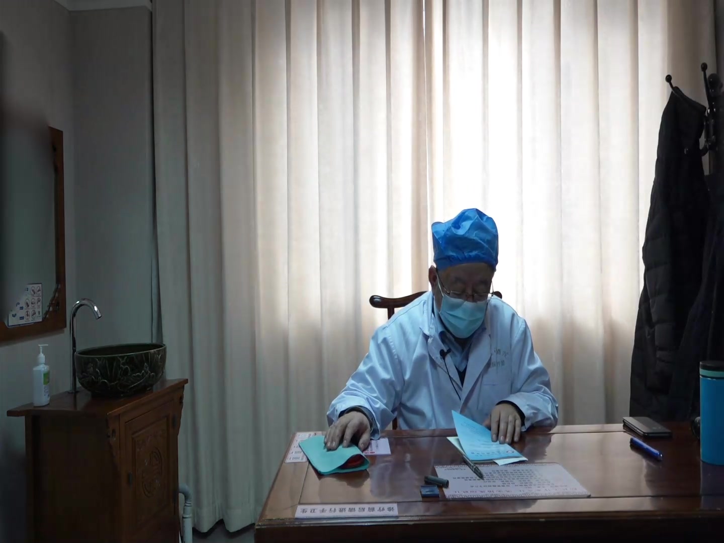经络瘀阻：70岁女性劳累后后背剧痛瘙痒的理筋通络法