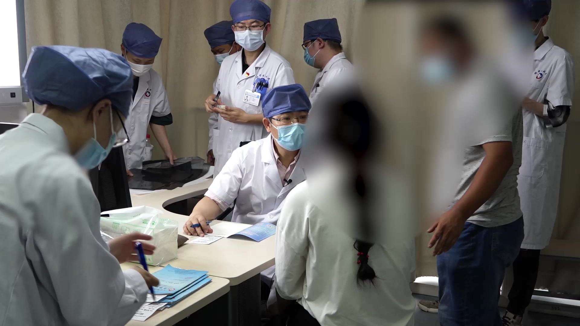 痰瘀阻络证：15岁红斑狼疮女孩股骨头坏死髋痛的中药保守治疗