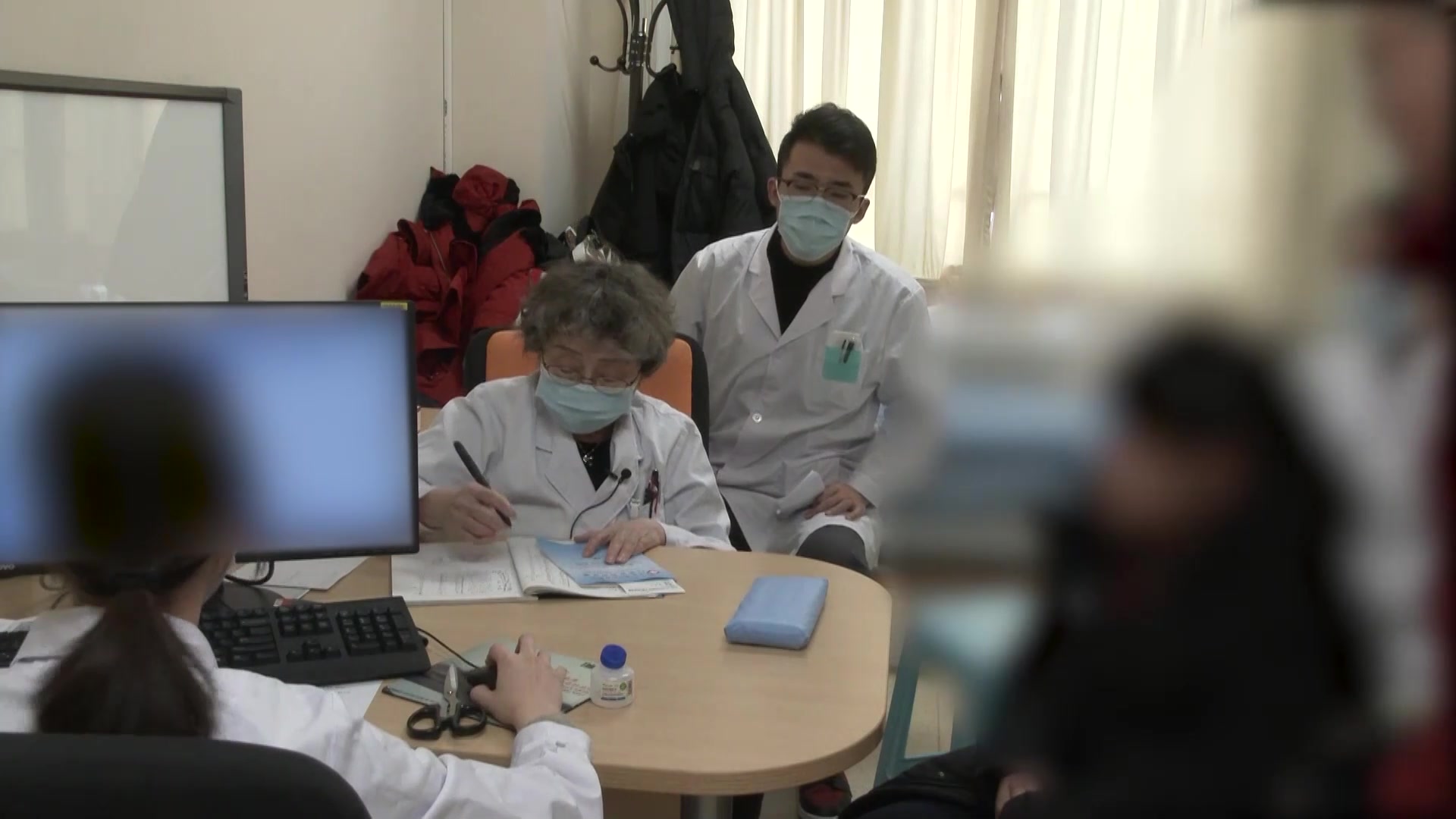 肾阳亏虚寒湿阻络：11岁强直性脊柱炎患儿腿腰疼痛的温通止痛与用药管理