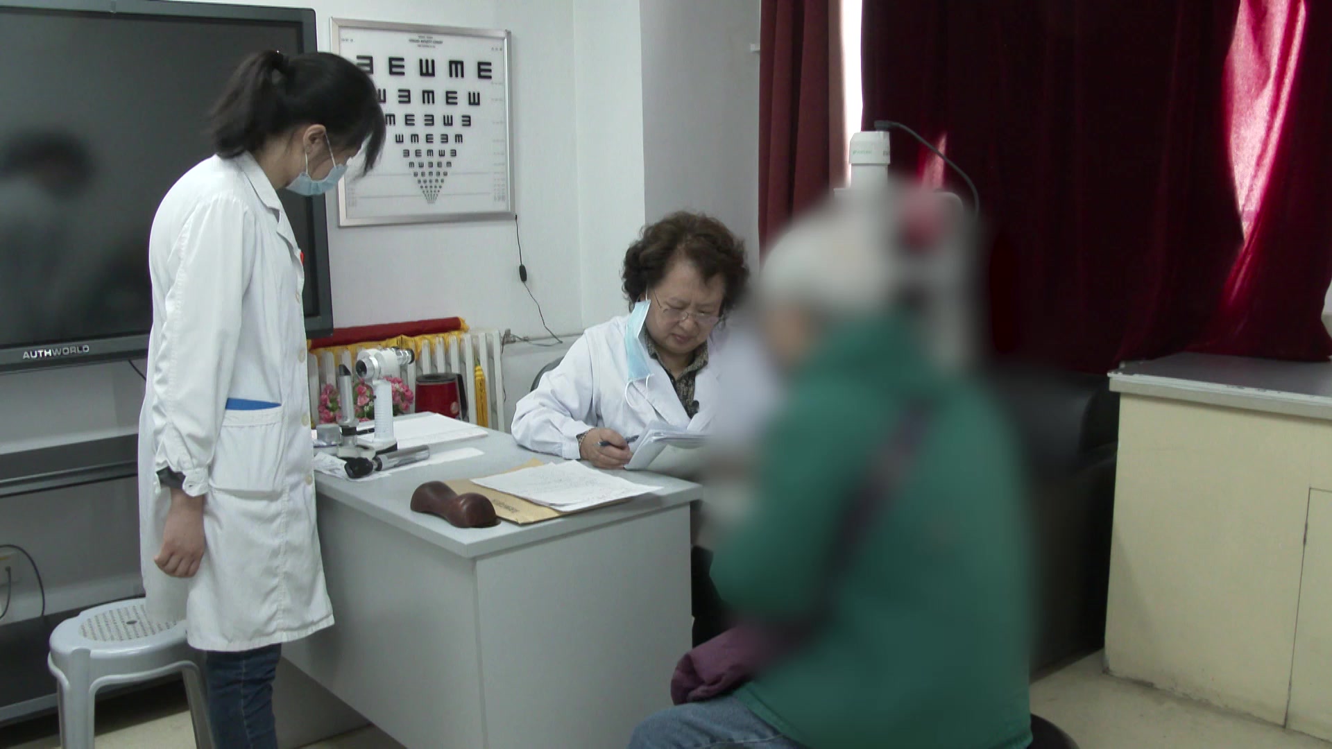 脾虚不摄证：75岁女视网膜静脉阻塞眼底出血水肿的健脾摄血结合眼内注药