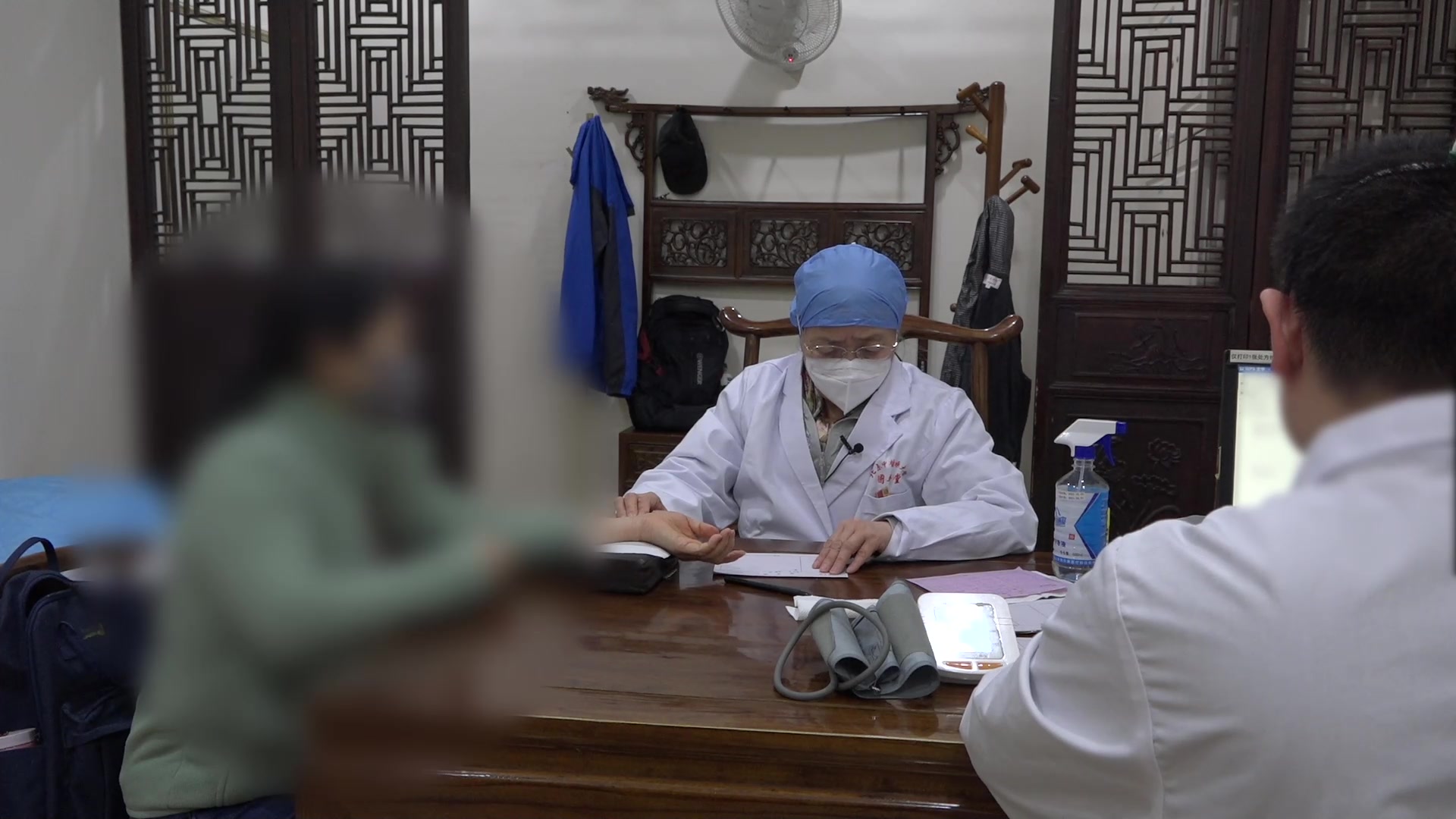 阳气不达肺胃失降：50岁女性高血压顽固咳嗽胸闷的通阳和胃法