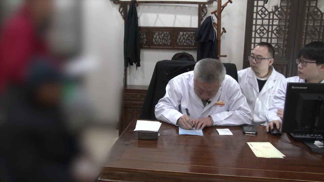 脾肾两虚湿浊内停：61岁肺岩患者低钠低钾伴乏力嗜睡的中药调理