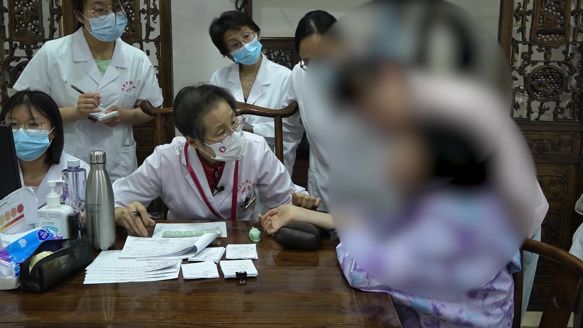 肝肾不足：10岁女童白癜风复诊黑岛显现的补肾养血法