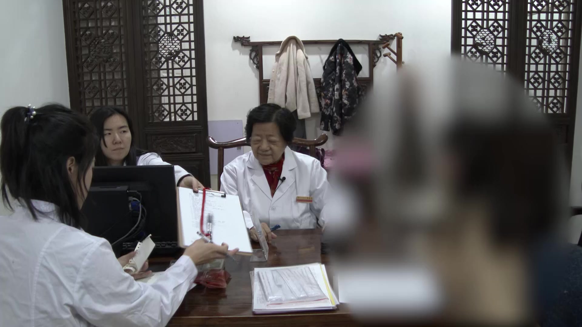 寒凝血瘀冲任受损：22岁女性药流后月经后期量少半年的温经活血法