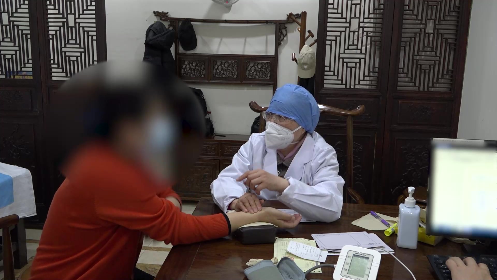 肝胃不和阴血亏虚：57岁女性干眼腹痛的疏肝和胃滋阴润目法