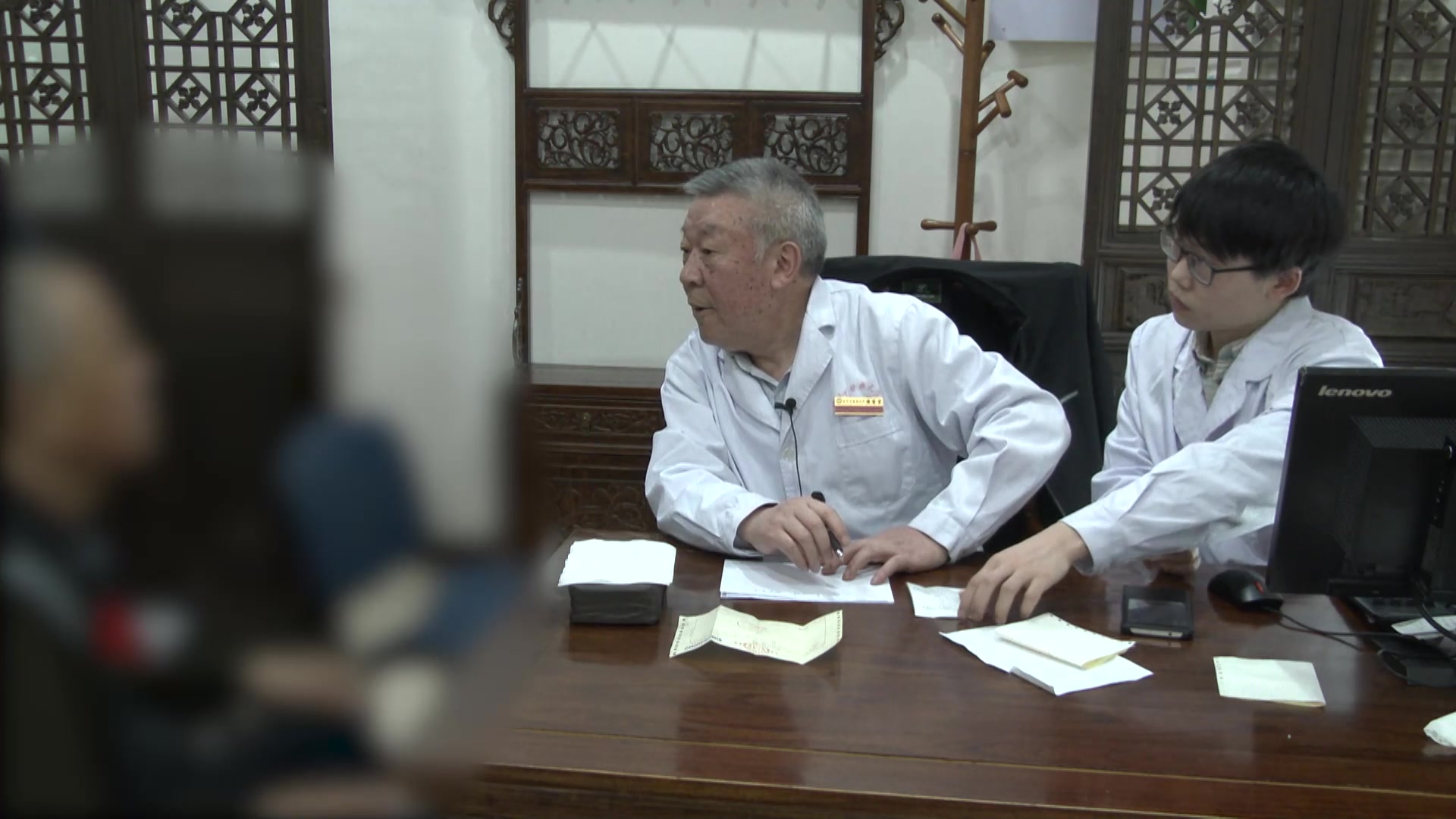 气虚湿热内蕴：54岁多发性骨髓瘤化疗后腿痛纳差的益气清热利湿法