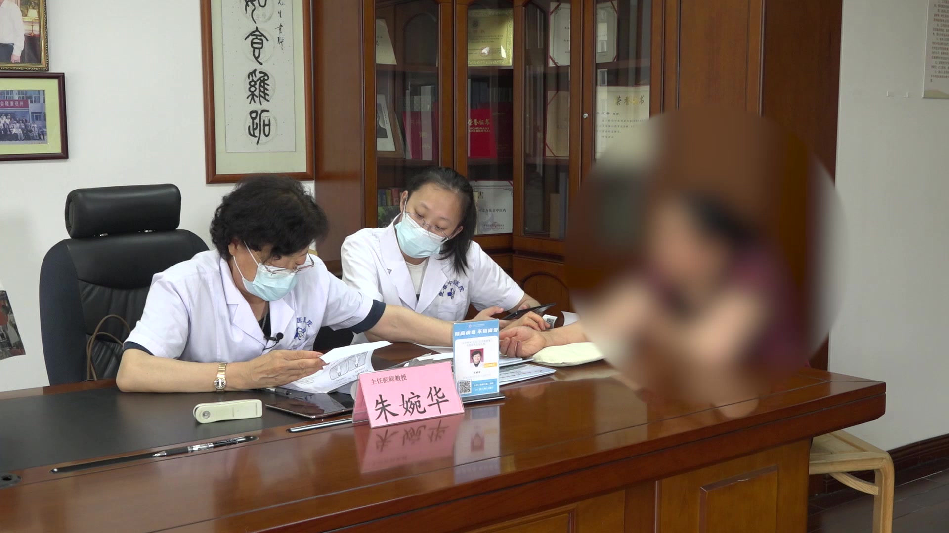 脉细络痹：51岁女性手关节疼痛伴晨僵的通络止痛法