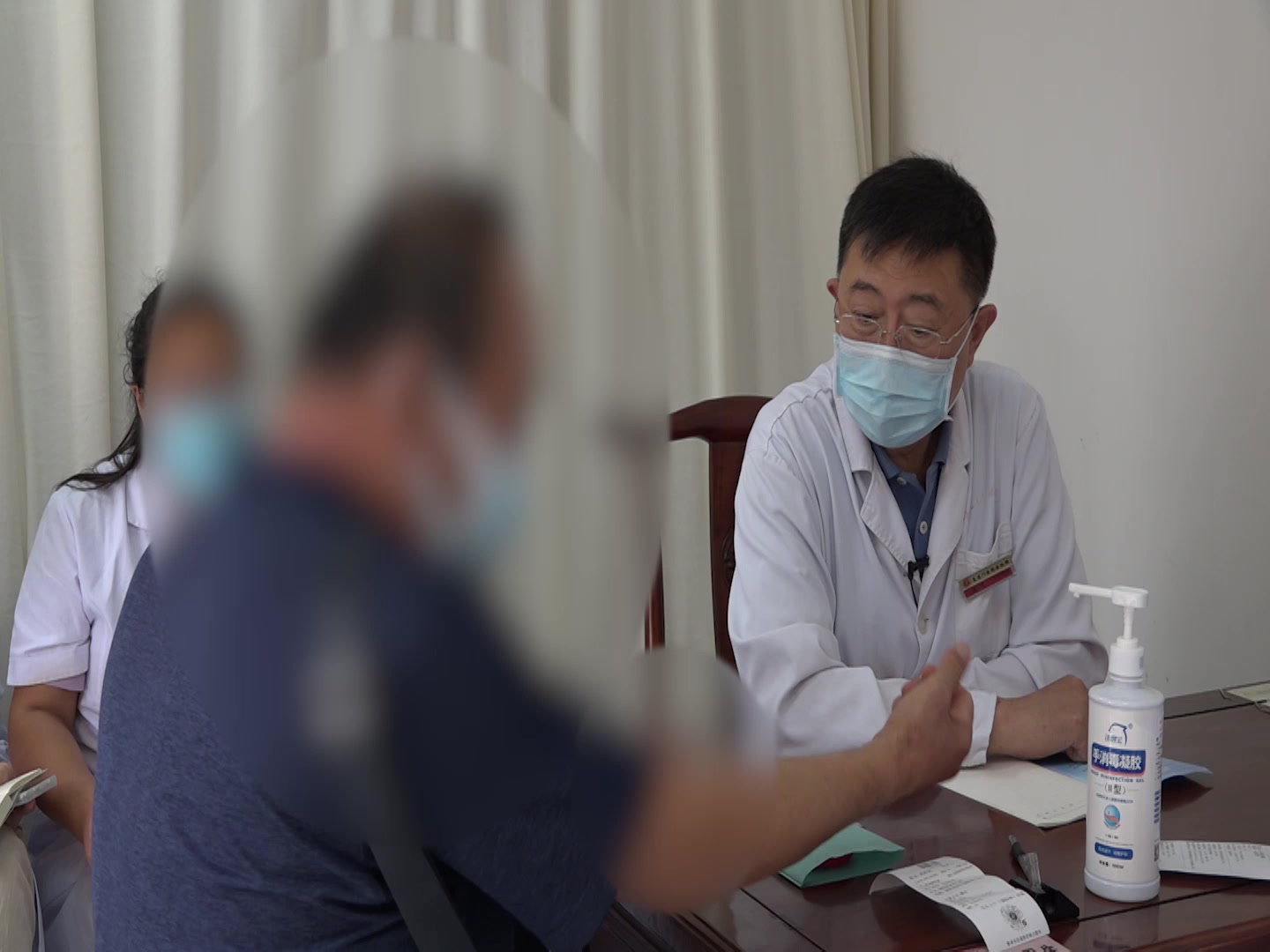 湿热蕴肤血瘀：65岁男子全身皮疹瘙痒20年的清热利湿活血止痒法