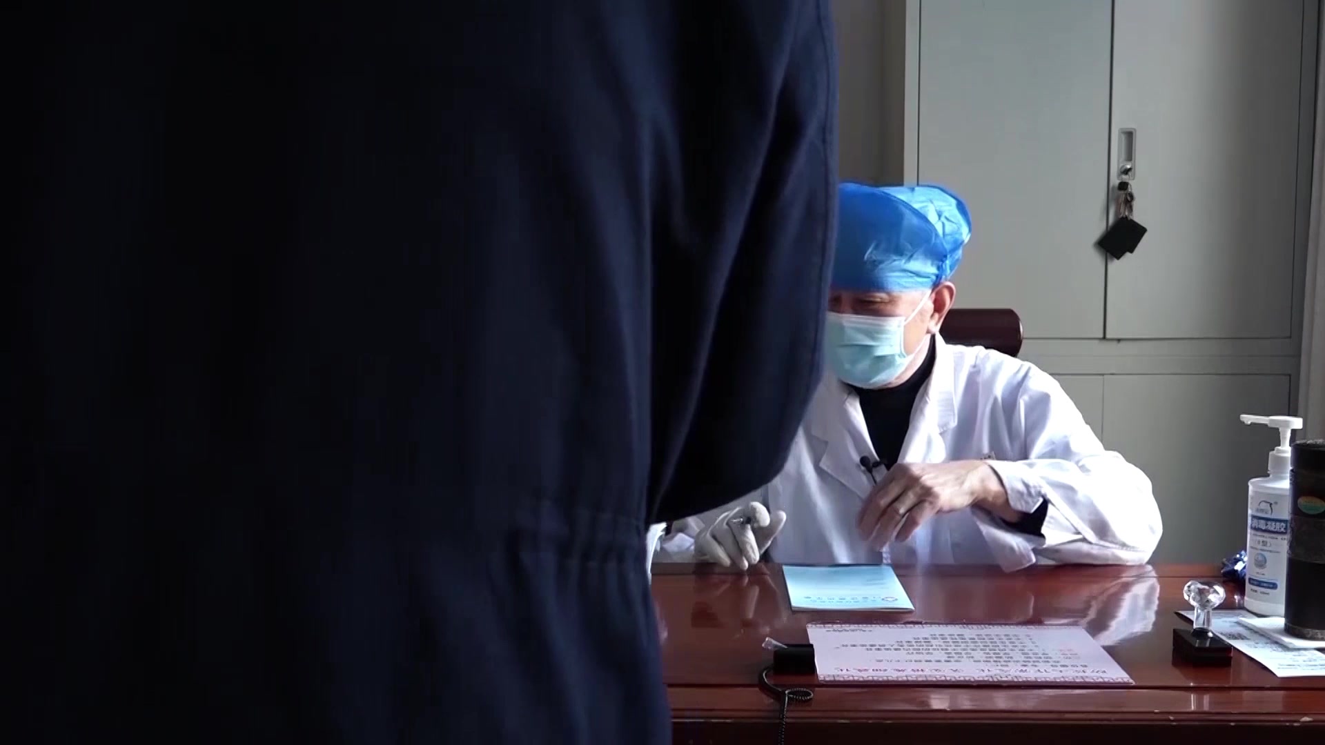 肝郁脾虚湿热中阻：47岁女性萎缩性胃炎伴便秘的疏肝健脾化湿法