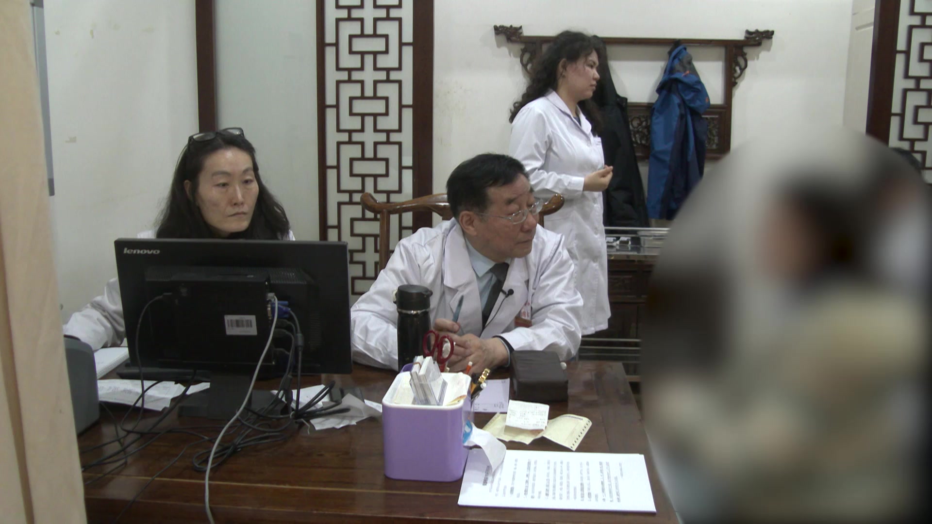 肝郁气滞：28岁女性痛经伴痤疮的柴胡疏肝散加减与针灸治疗