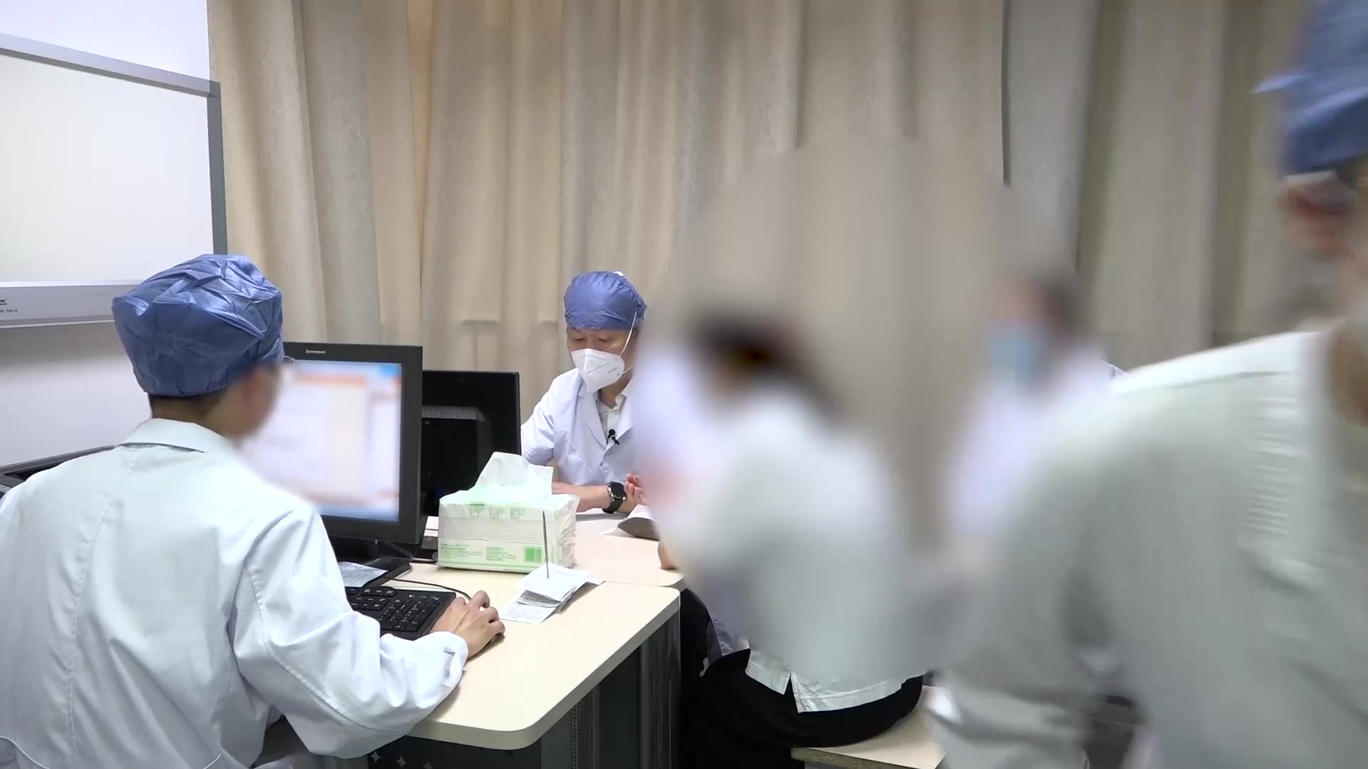痰热阻肺兼正虚邪实：51岁女性支气管扩张咳嗽的扶正消痈法