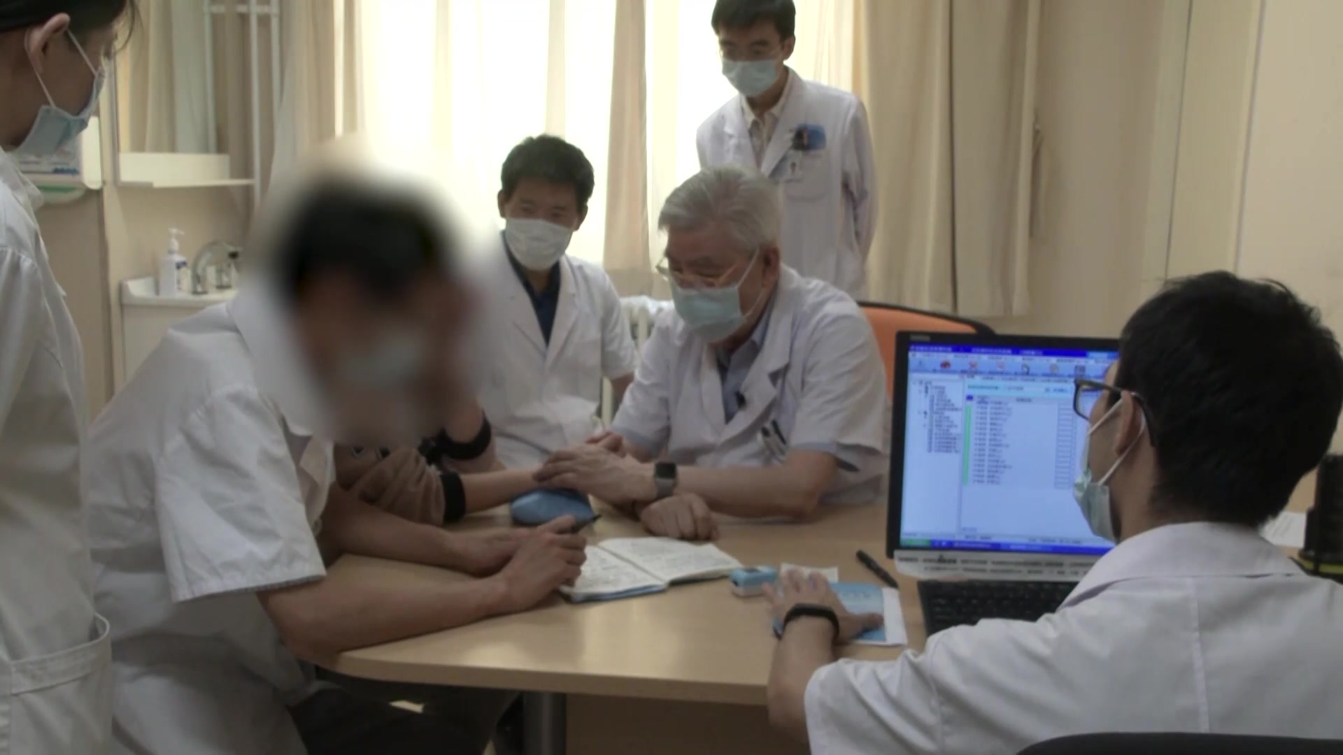 风邪犯肺鼻窍失畅：16岁支气管扩张患者咳嗽痰黏的清肺化痰通窍法
